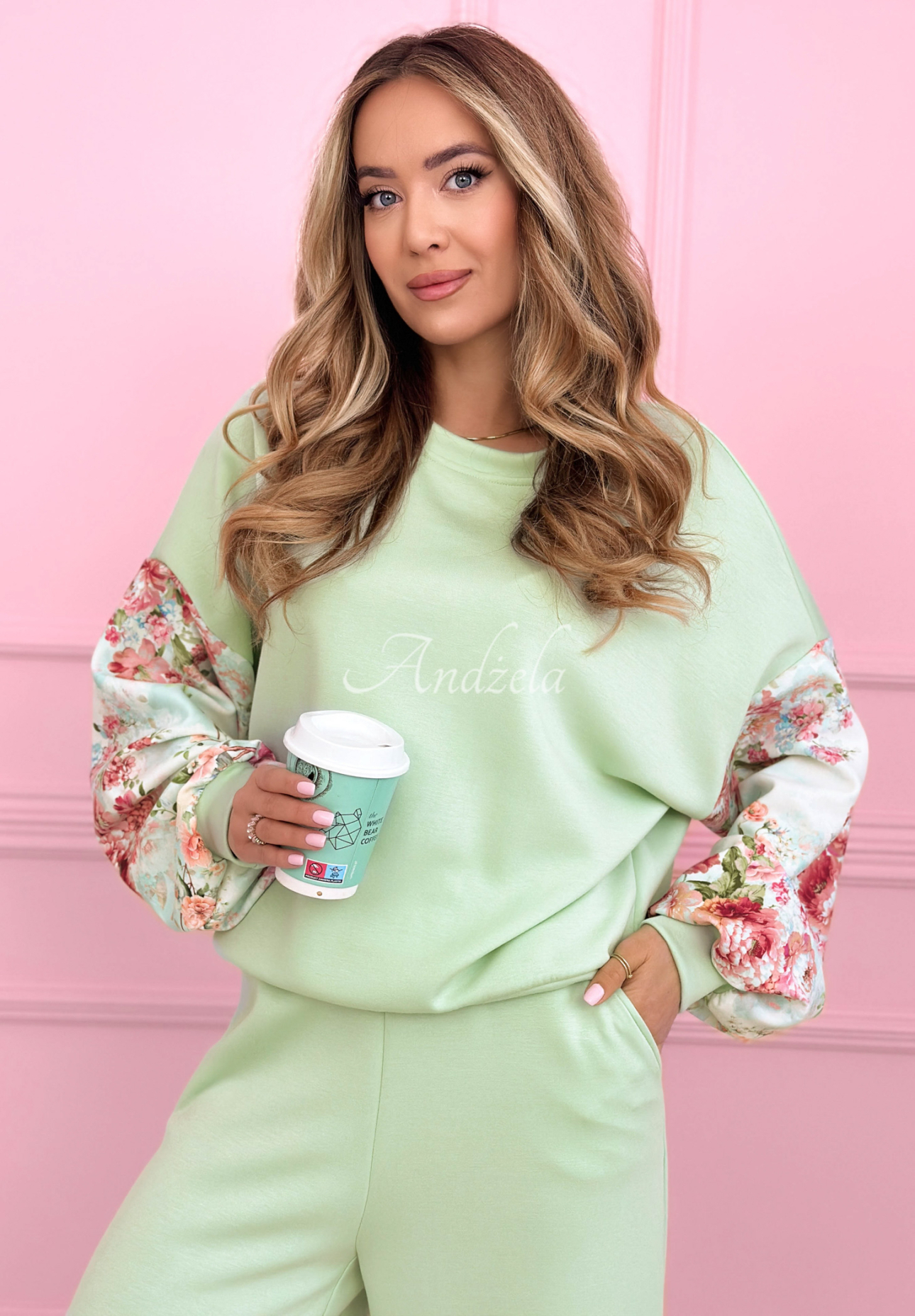 Viskózová tepláková souprava mikina a kalhoty s květovanými rukávy Just One Look pistáciový