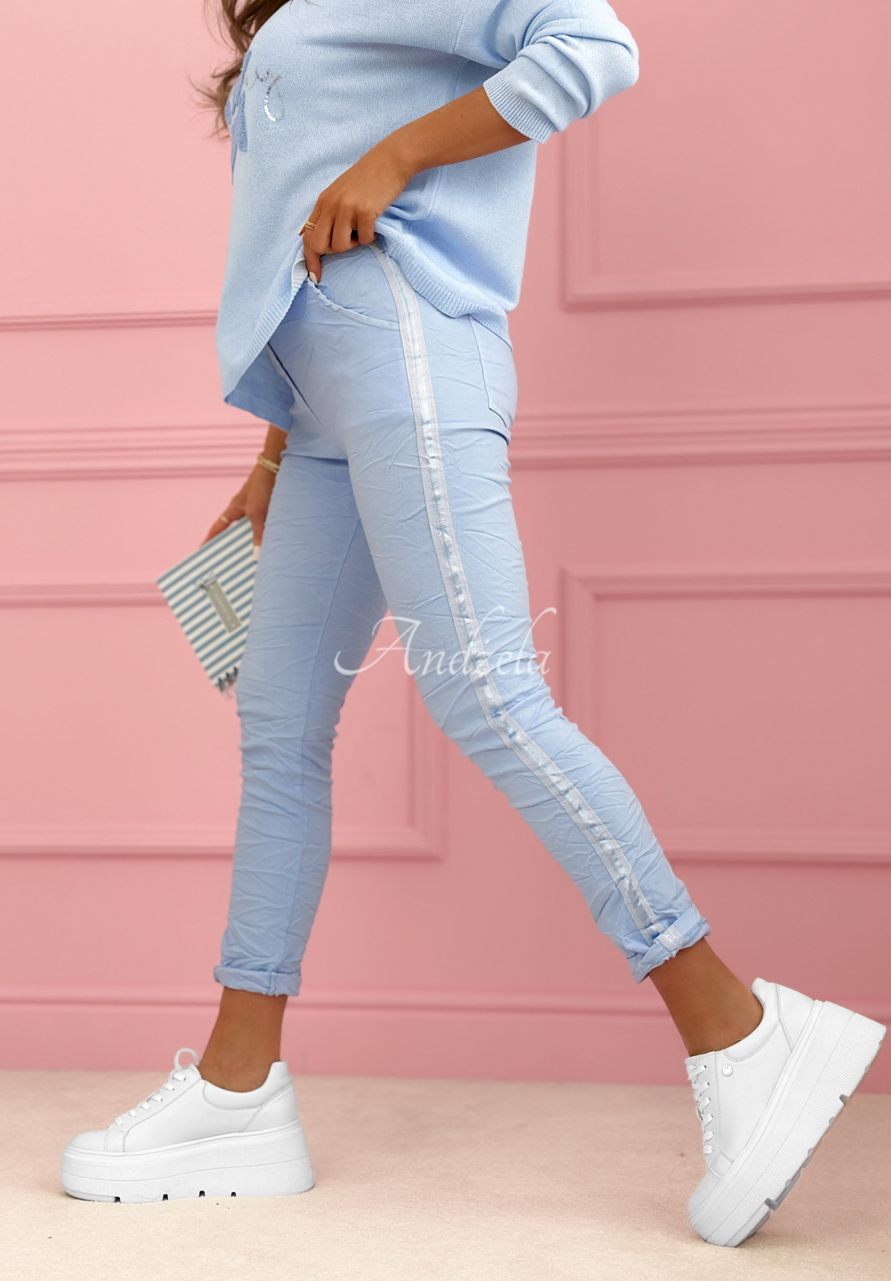 Viskózové kalhoty s lampasy The Spring Begins blankytné