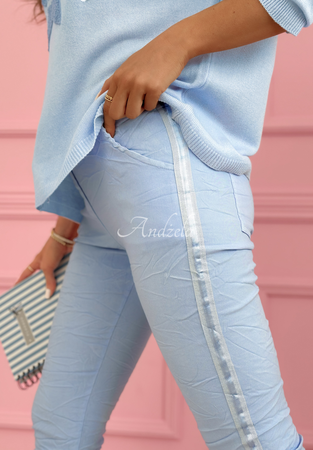 Viskózové kalhoty s lampasy The Spring Begins blankytné