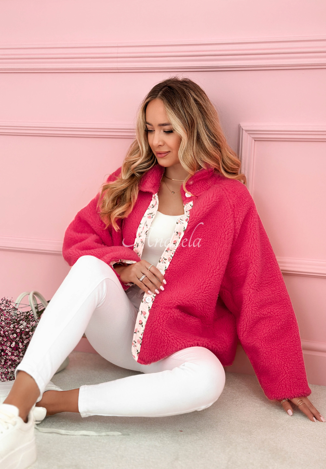 Krátká kožíšková bunda s květovanou podšívkou a vlnou Lilianna fuchsiová