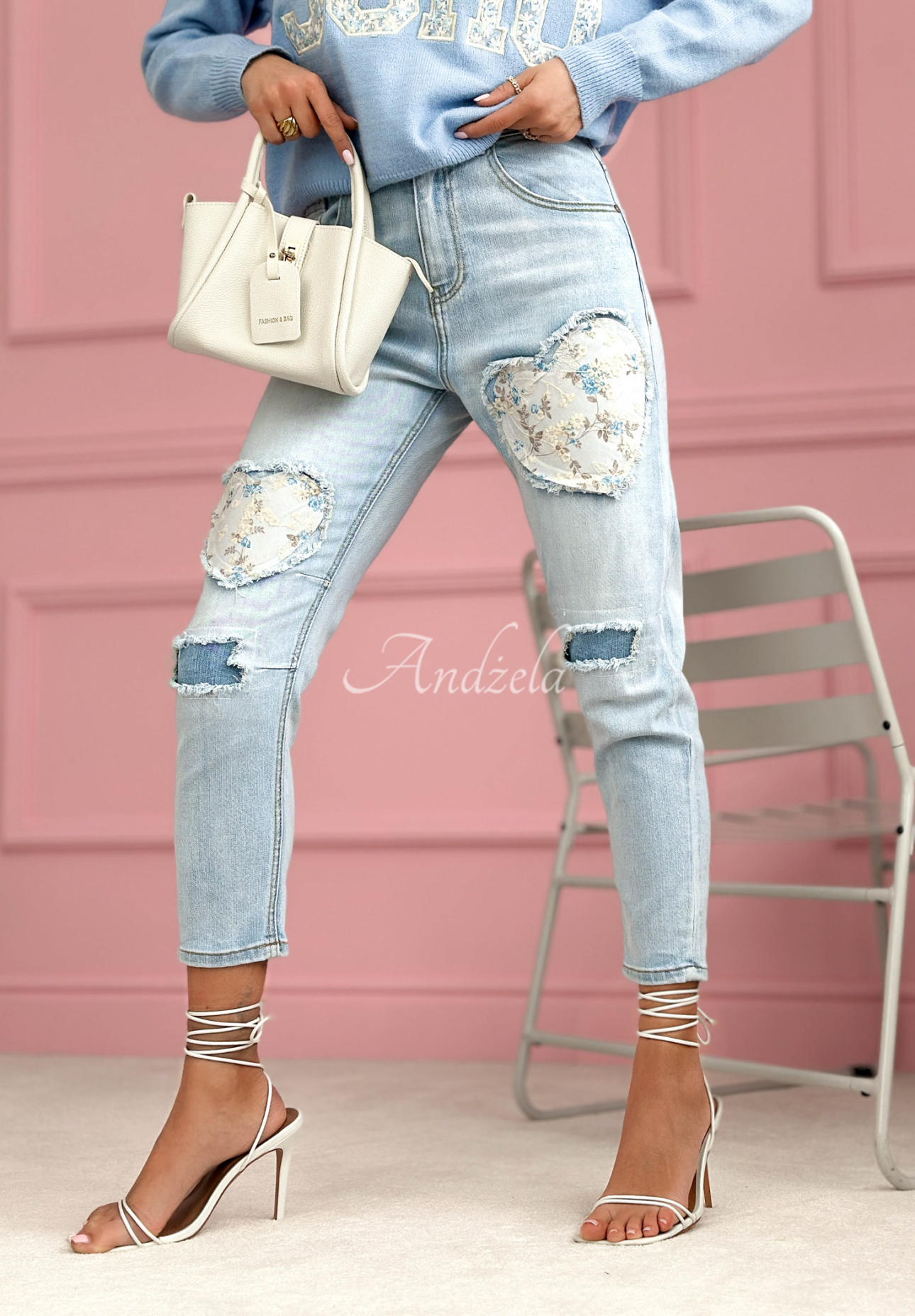 Džíny mom fit s nášivkami My Big Heart světle modré