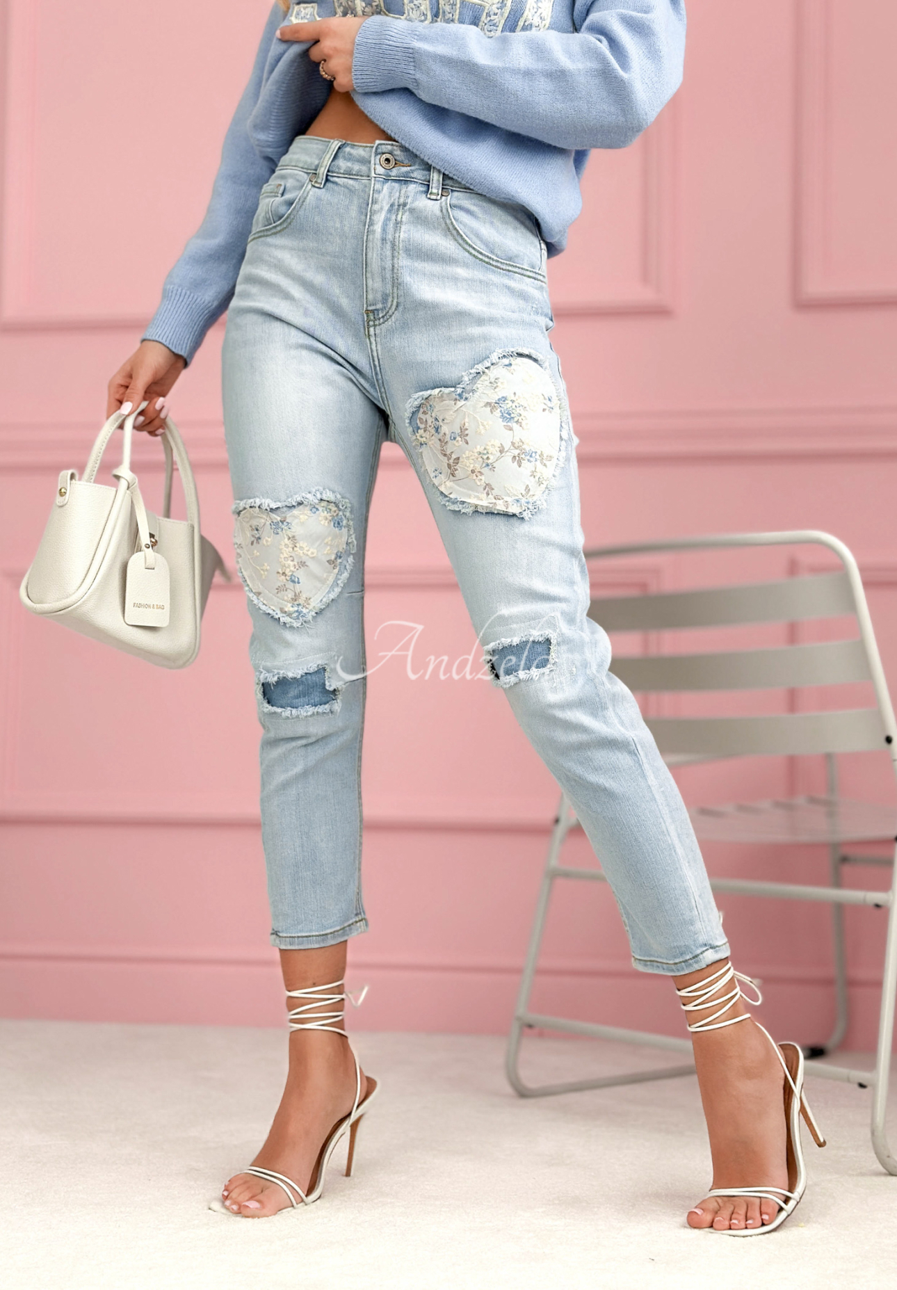 Džíny mom fit s nášivkami My Big Heart světle modré