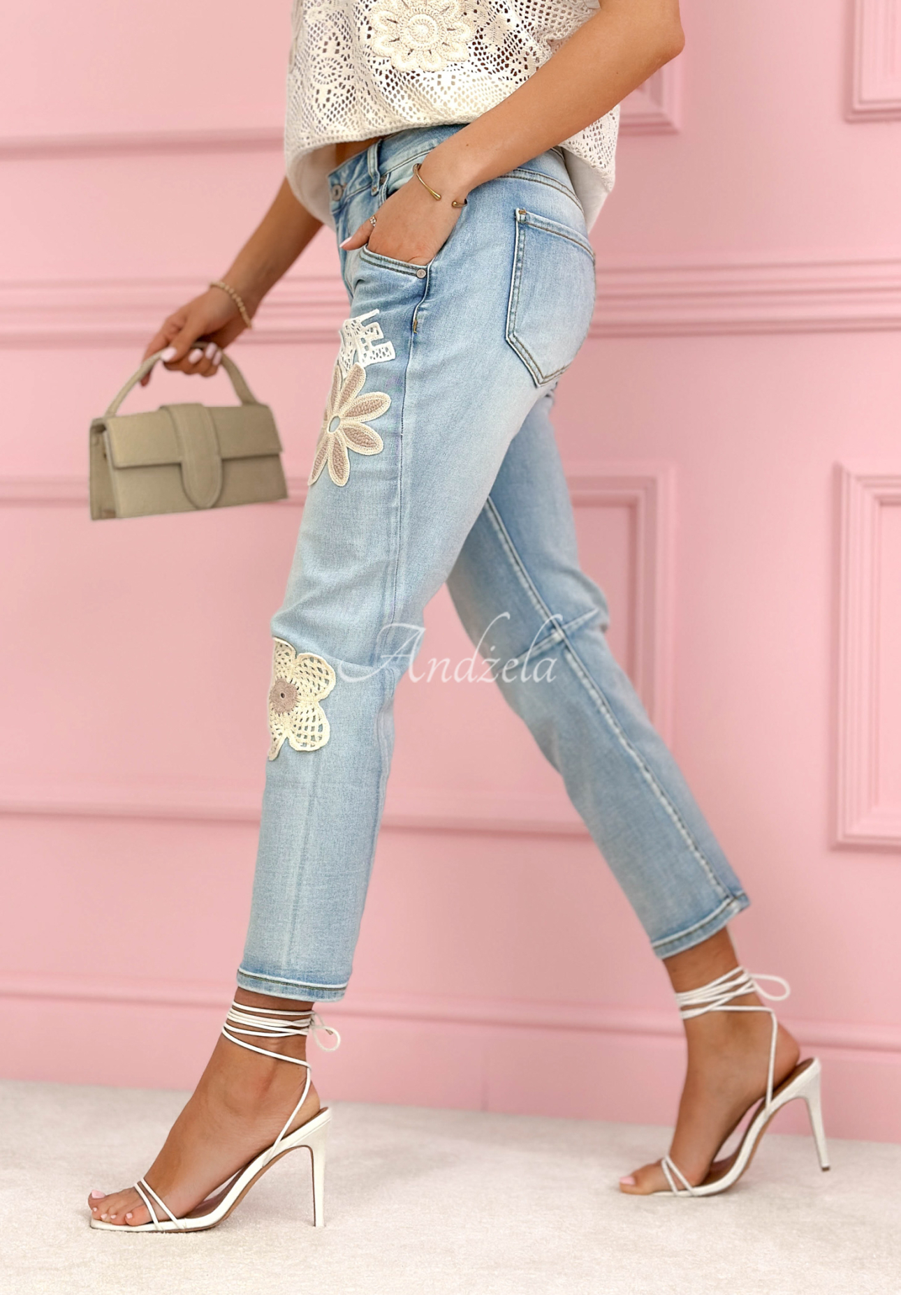 Džíny skinny s nášivkami Love Flowers světle modré