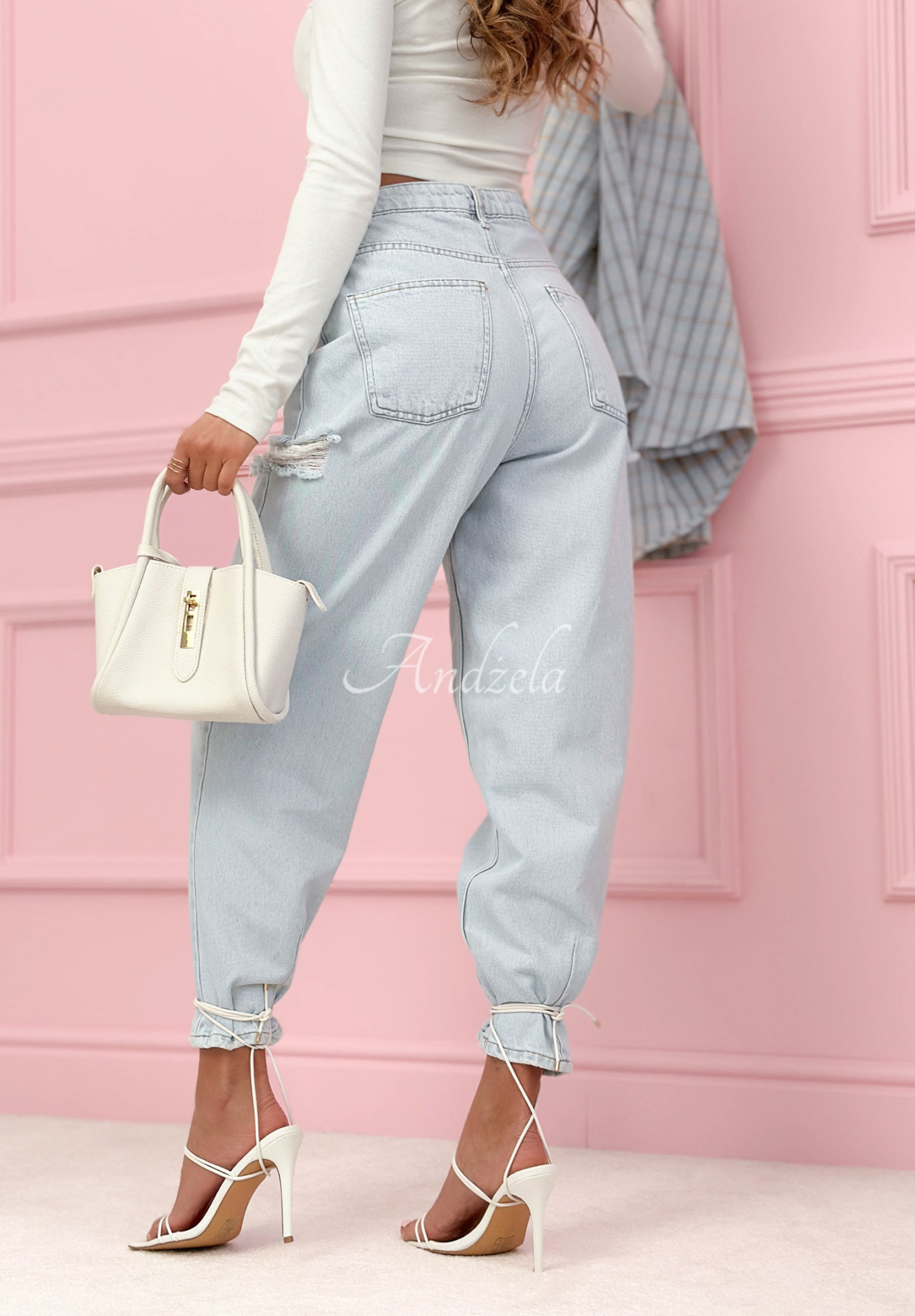 Mom fit džíny s oděrkami Socorro světle modré