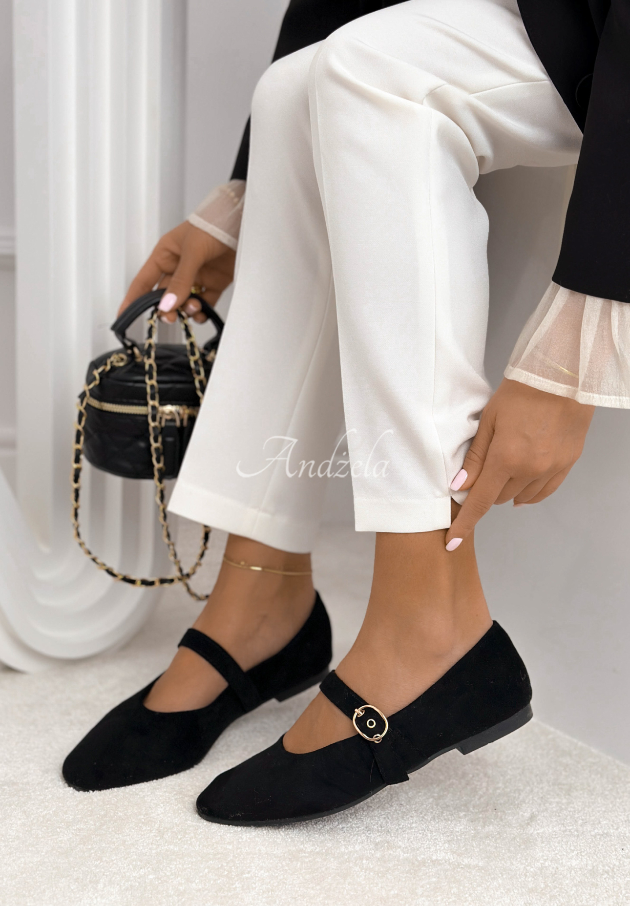 Semišové baleríny s páskem Vivienne černé