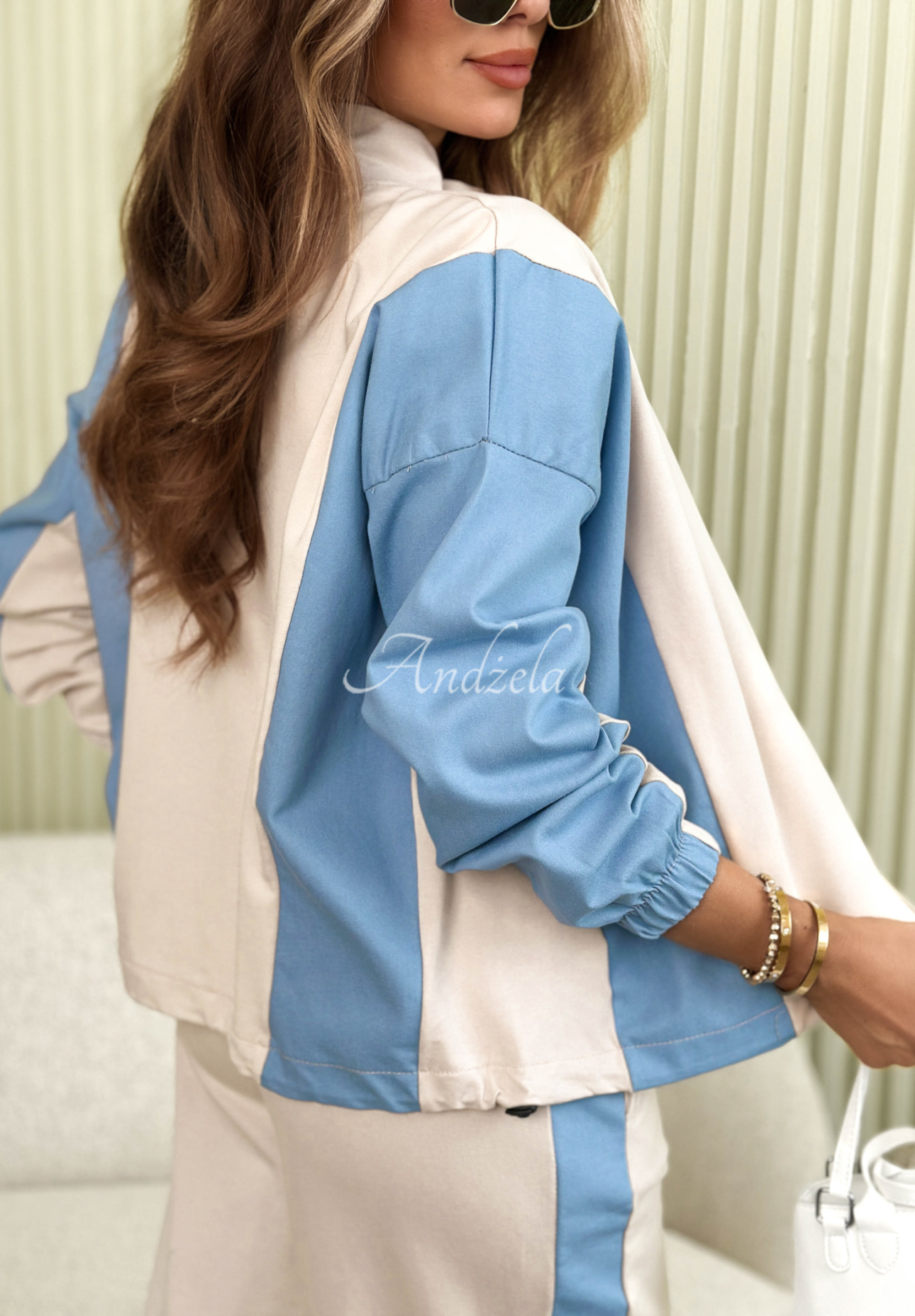 Bavlněná tepláková souprava s lampasy Spring Into Action béžový