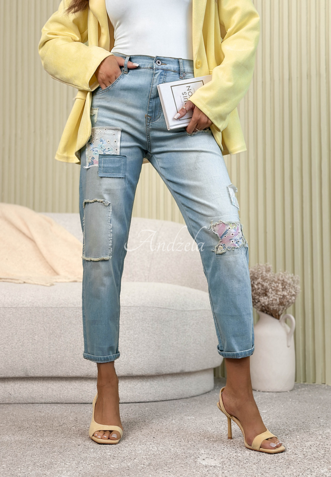 Džíny mom fit s nášivkami In My Spring Era světle modré