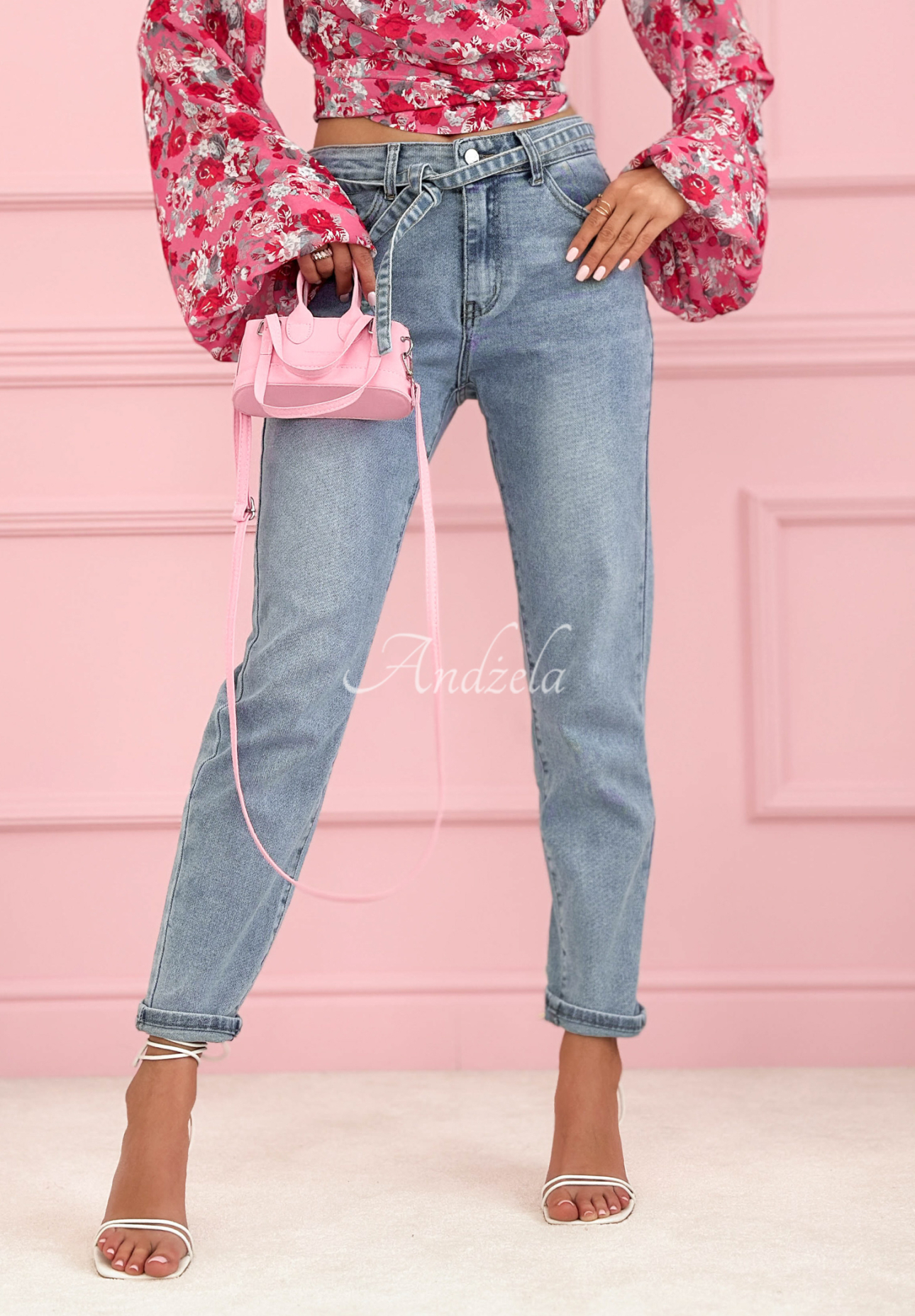 Džíny mom fit s páskem Valerio světle modré