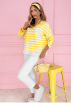 Svetr w paski z koronką Leonor biało-blankytný