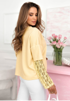 Mikina z koronkowymi rękawami i serduszkiem Addison žlutá