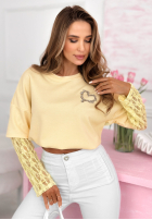 Mikina z koronkowymi rękawami i serduszkiem Addison žlutá
