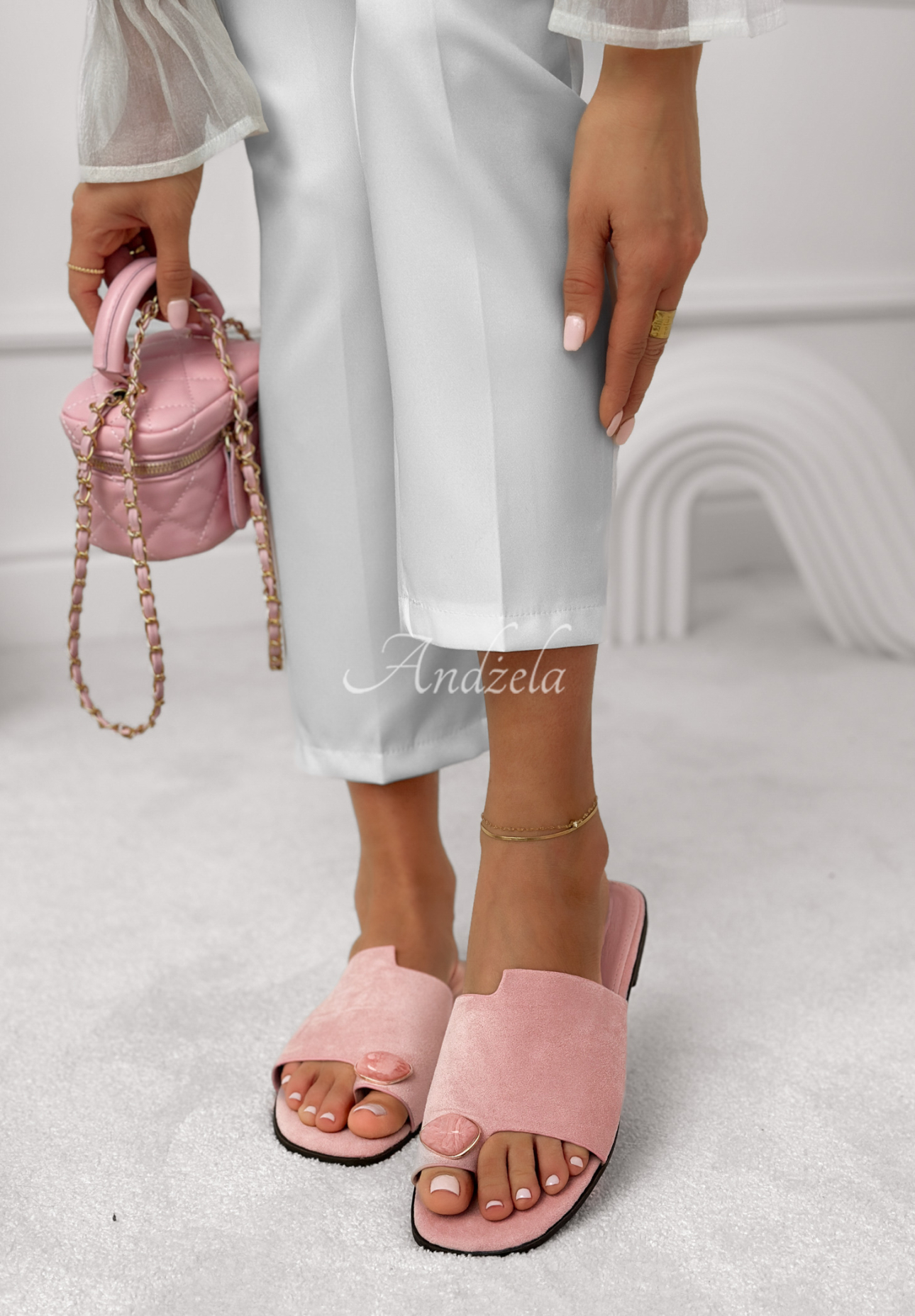 Semišové nazouváky s ozdobným detailem Morgana pudrová růžová