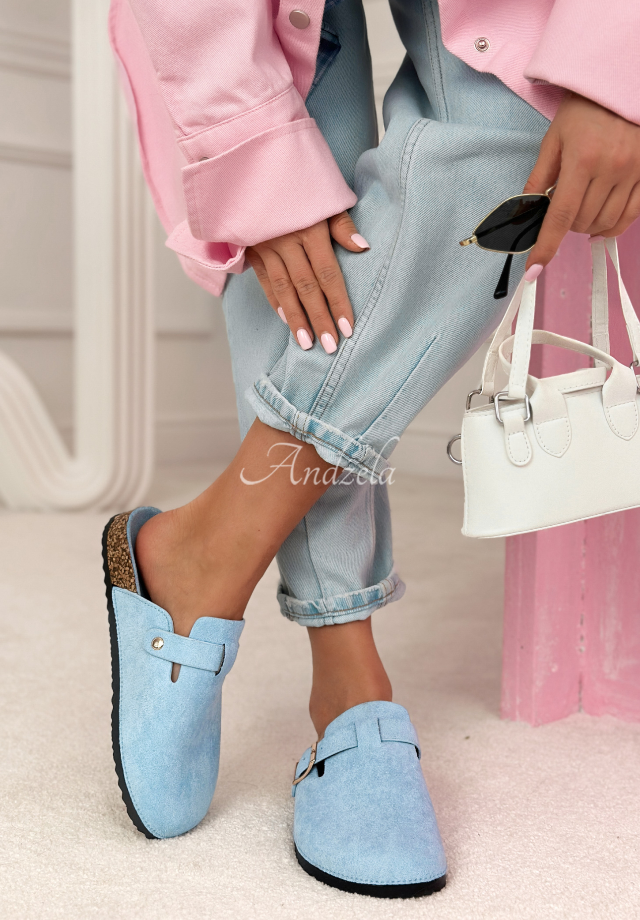 Semišové nazouváky dřeváky s páskem Madison blankytné