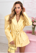 Skórzana Sako z szerokimi ramionami i paskiem Aveline černá