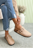 semišové chodaki z paskiem Madison černé