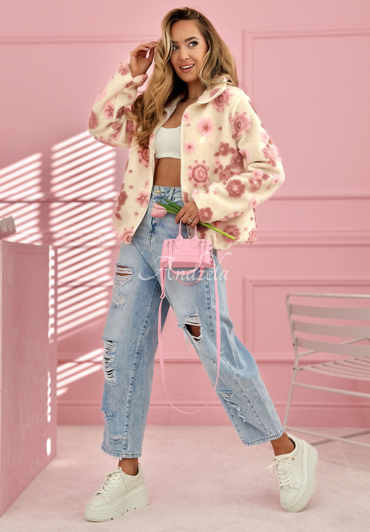 Květovaná bunda se stojáčkem Avalisse bílo-růžová