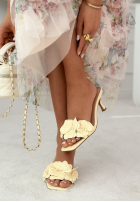 Skórzane Žabky  na szpilce z kwiatami Faina pudrová růžová