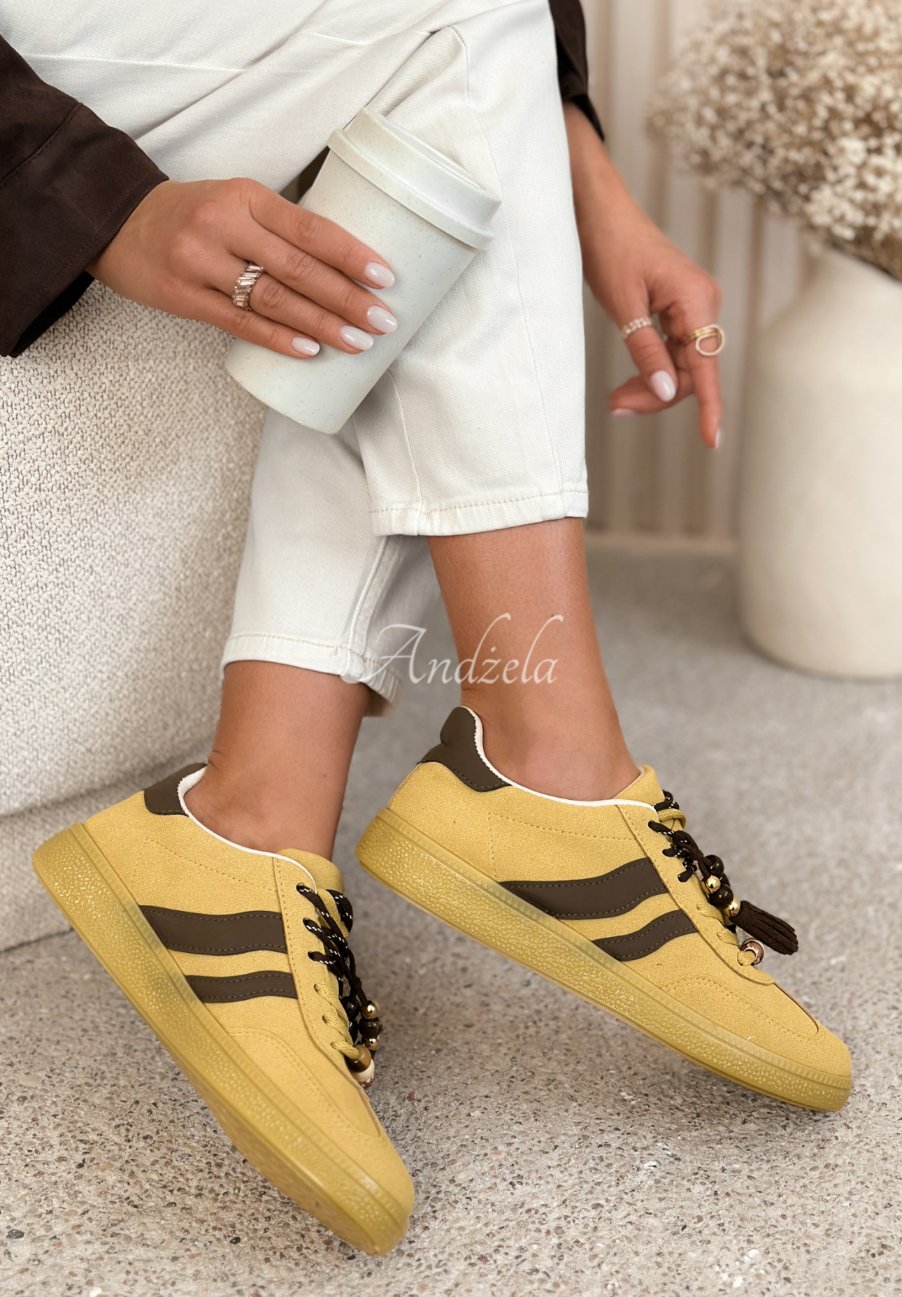 Sneakersy s korálky a přívěskem Chris pistáciové