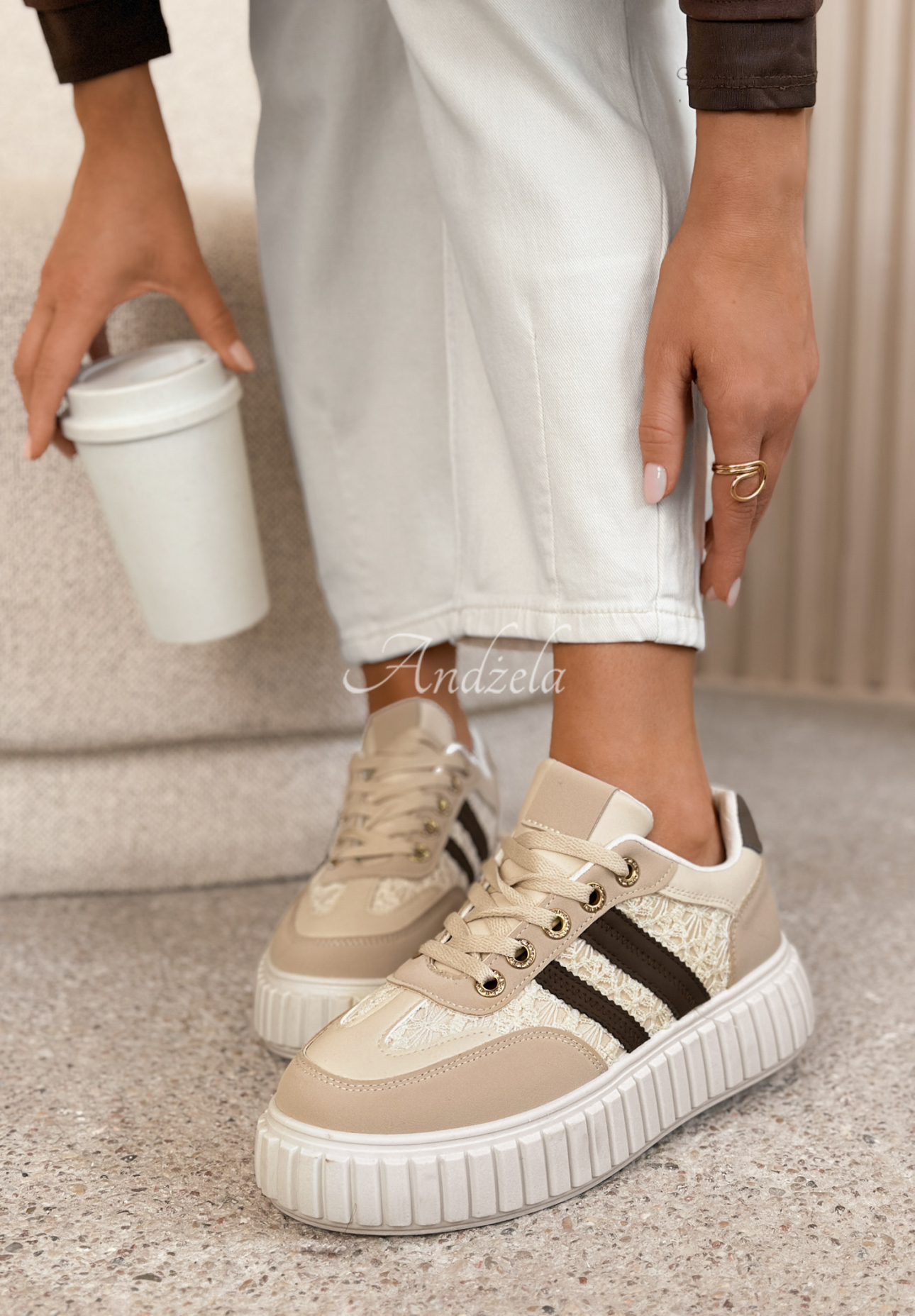 Kožené sneakersy s krajkou Carlotta béžové