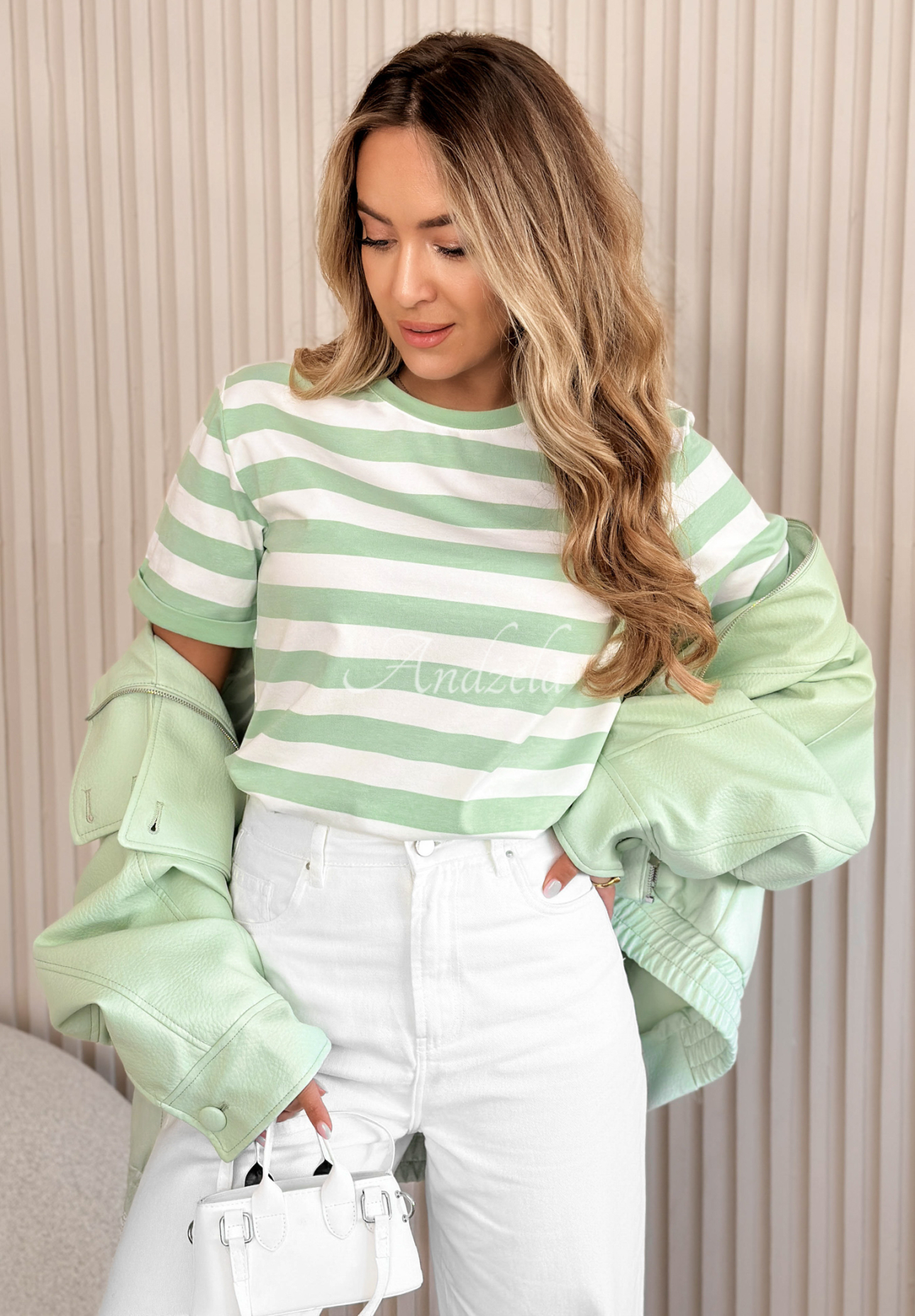 Bavlněné pruhované tričko Louise bílo-pistáciový