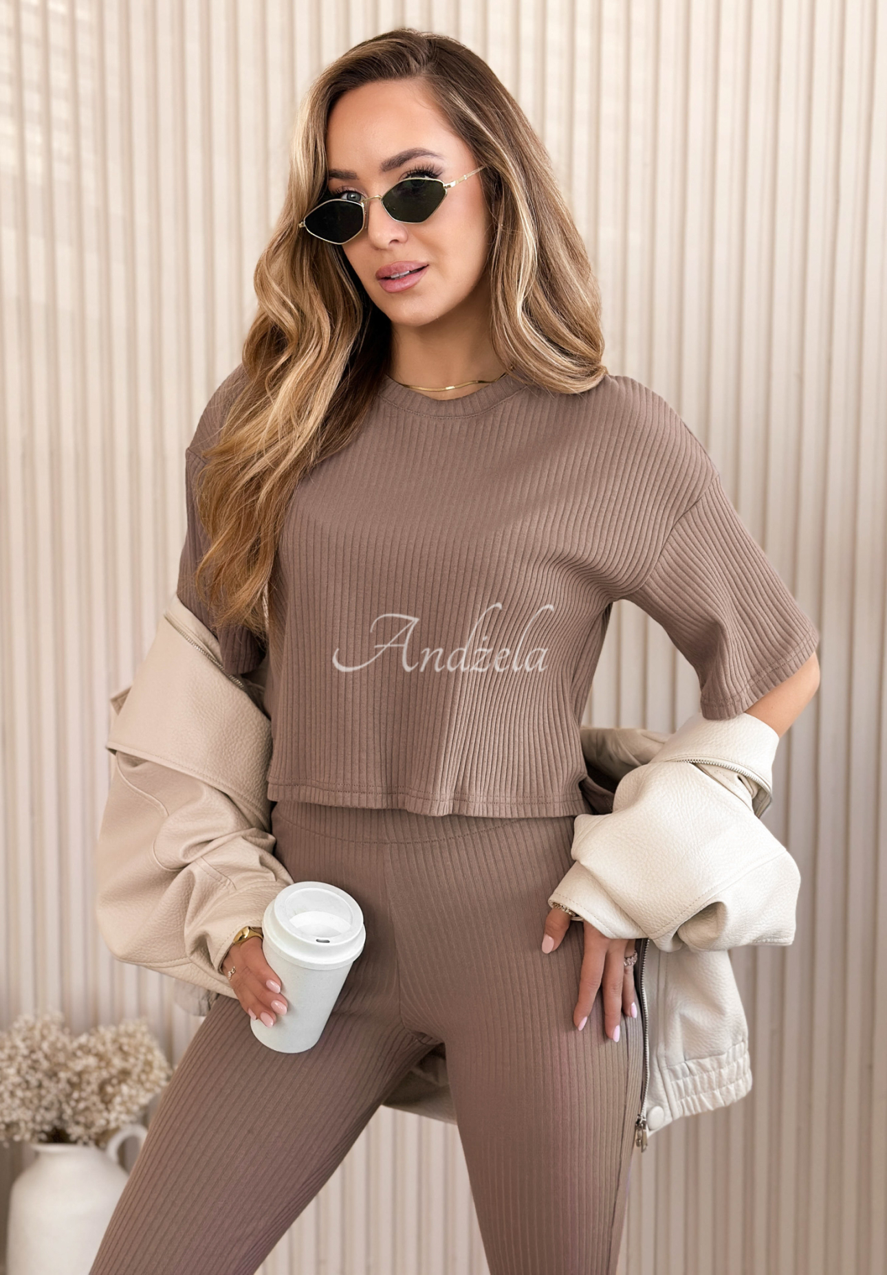 Krátké žebrované bavlněné tričko Marcella čokoládový