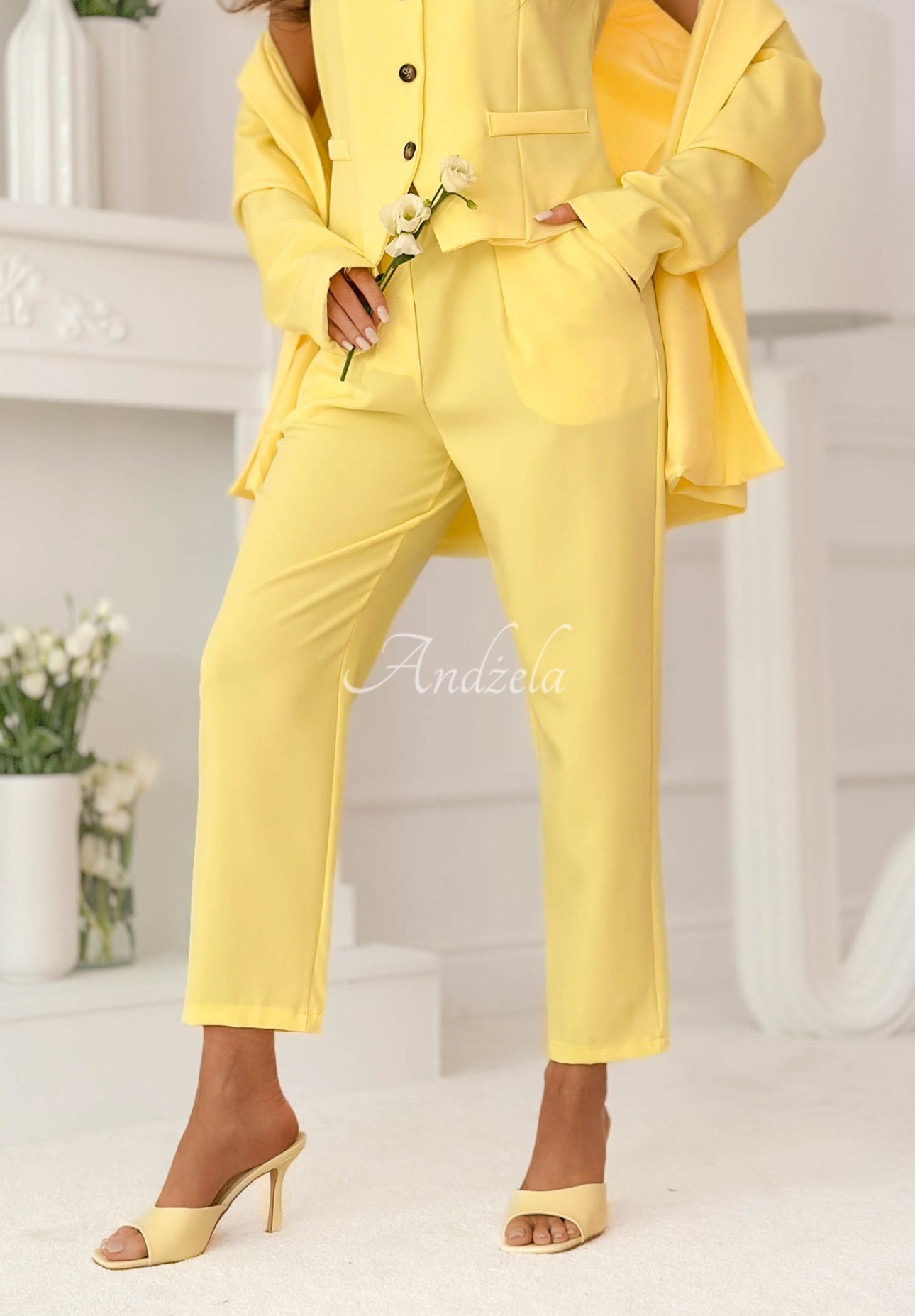 Elegantní cigaretové kalhoty s páskem Cordelia žluté