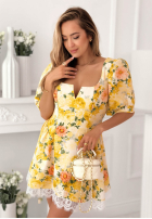 Kwiecista Šaty z bufkami i koronką Clementine žlutá