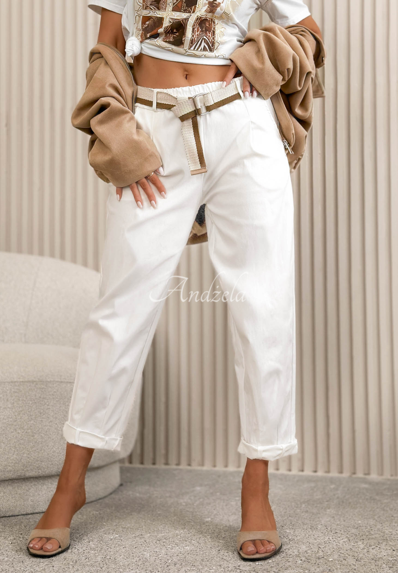 Viskózové kalhoty mom fit s páskem Riviera Escape ecru