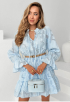 Šaty mini z falbankami i paskiem Abigail blankytná