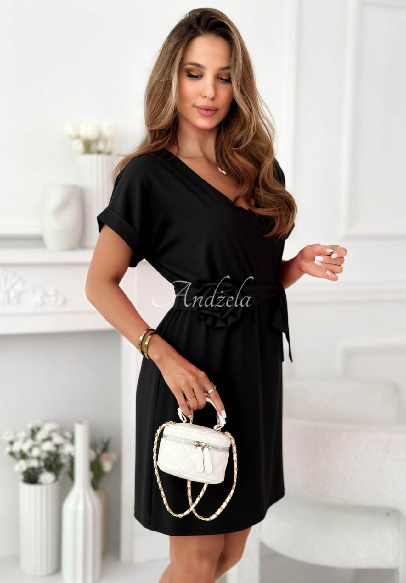 Mini šaty s květem a viskózou Petal Romance černá