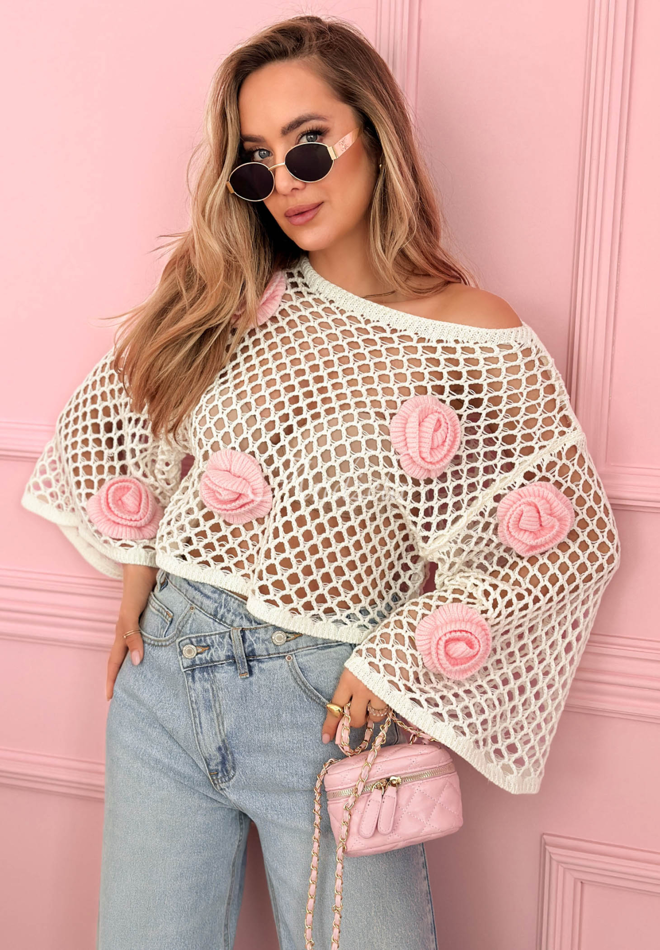 Krátký ažurový svetr s růžemi Summer Rose Bílá