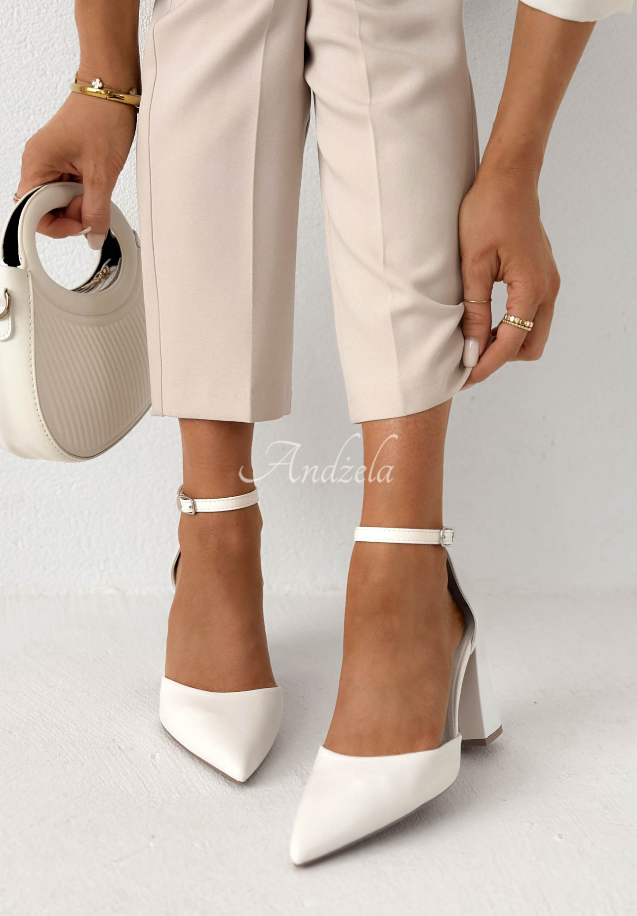 Kožené sandálky na podpatku Nefertiti bílé