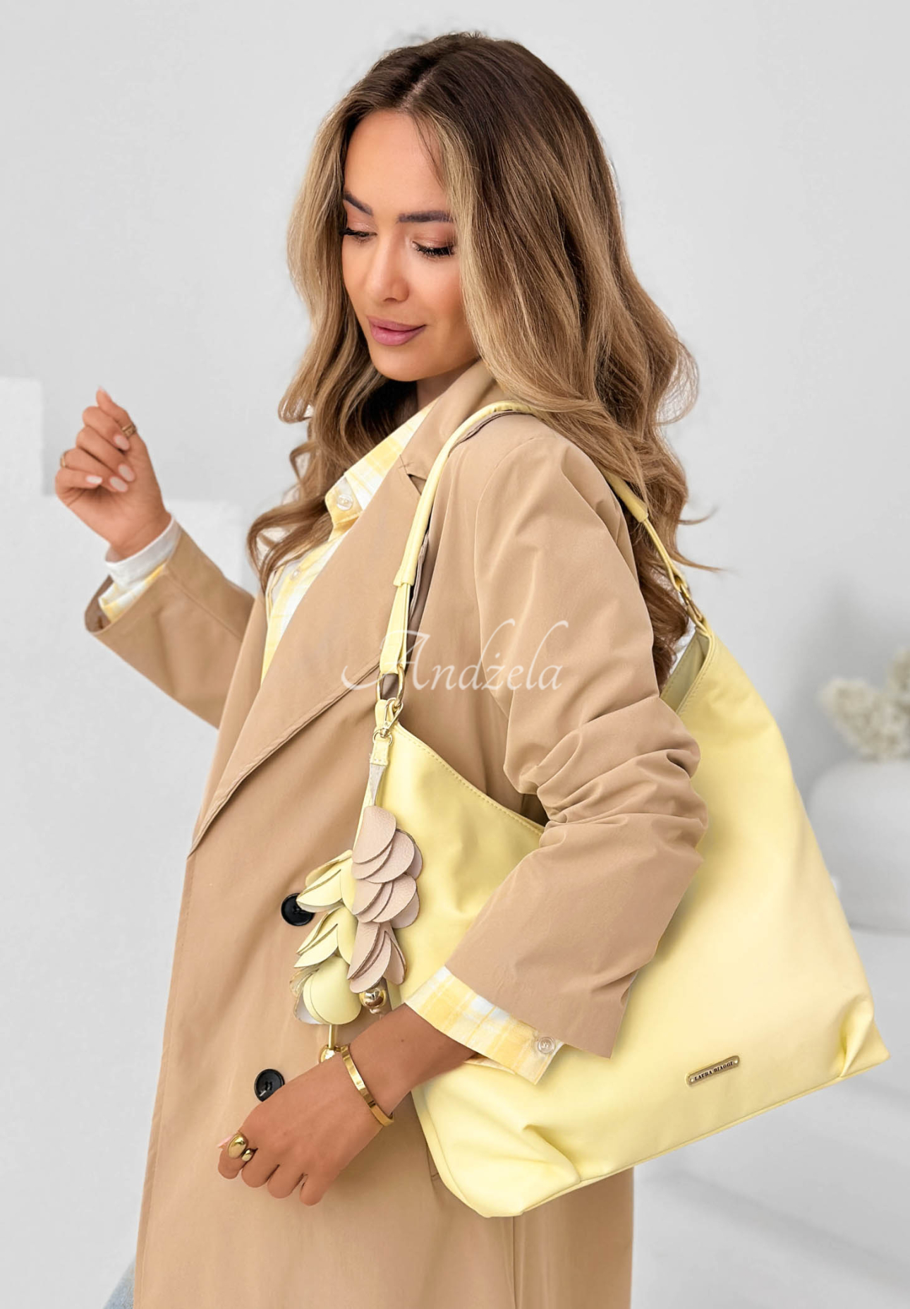 Kožená kabelka s přívěskem Arlette žlutá