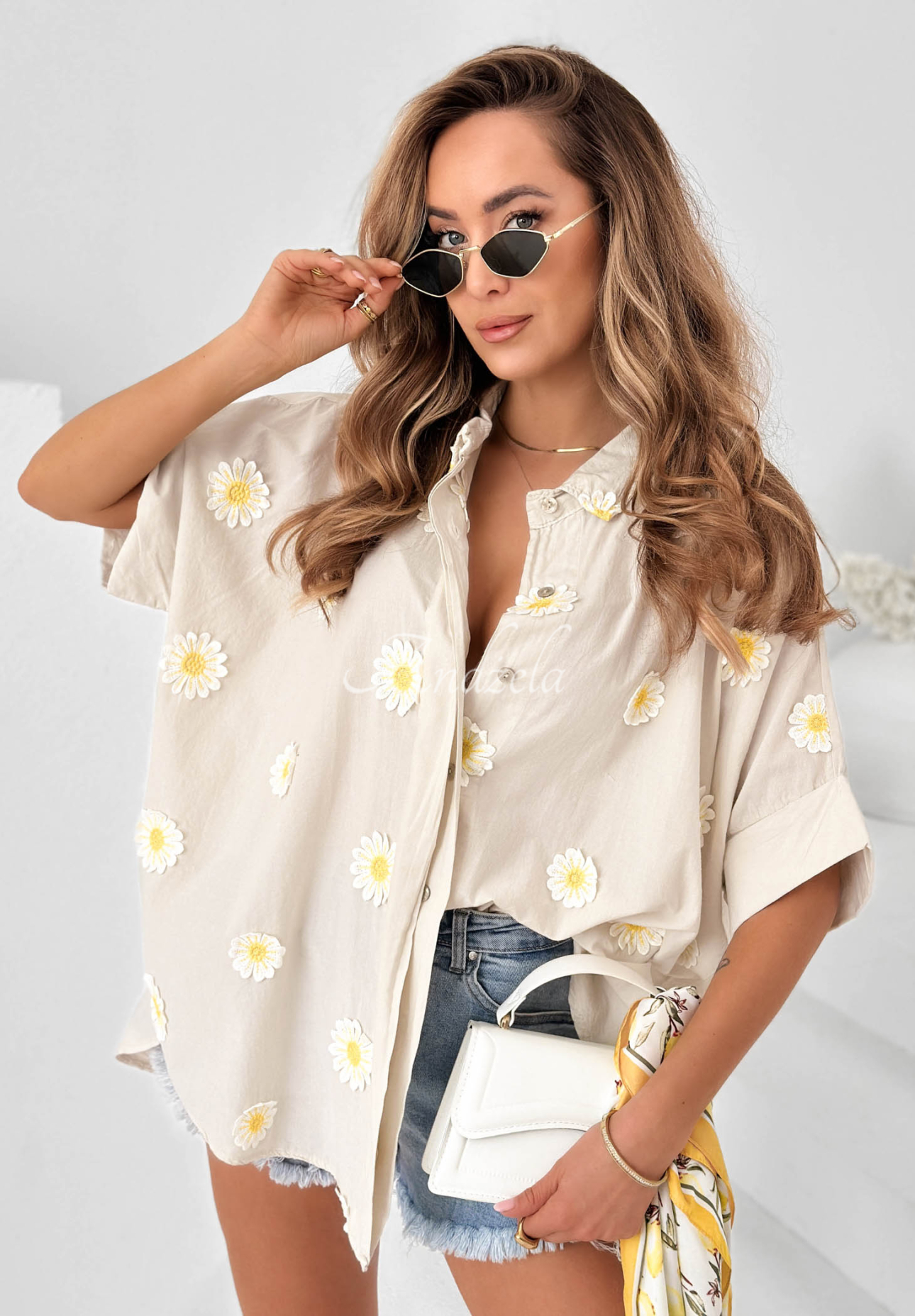 Bavlněná košile s květinovými nášivkami Cute Daisy béžová