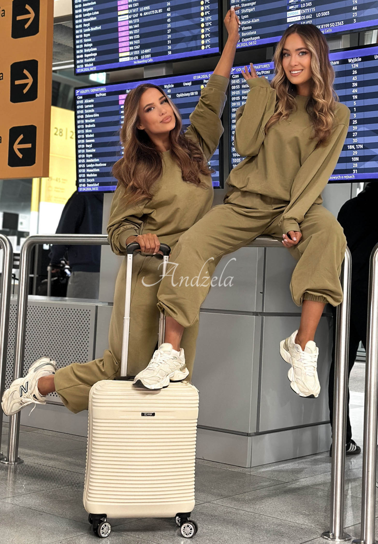 Bavlněná tepláková souprava mikina a kalhoty Viva Oliva olivový