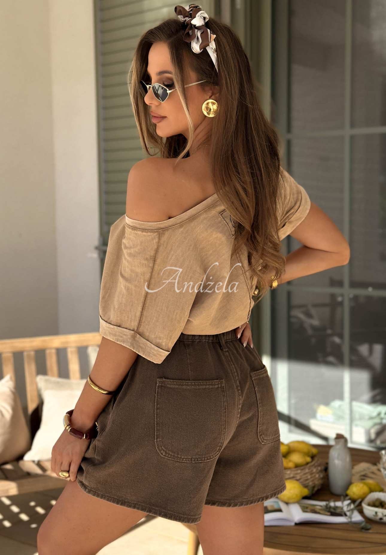 Tričko s výstřihem Your Own Life velbloudí