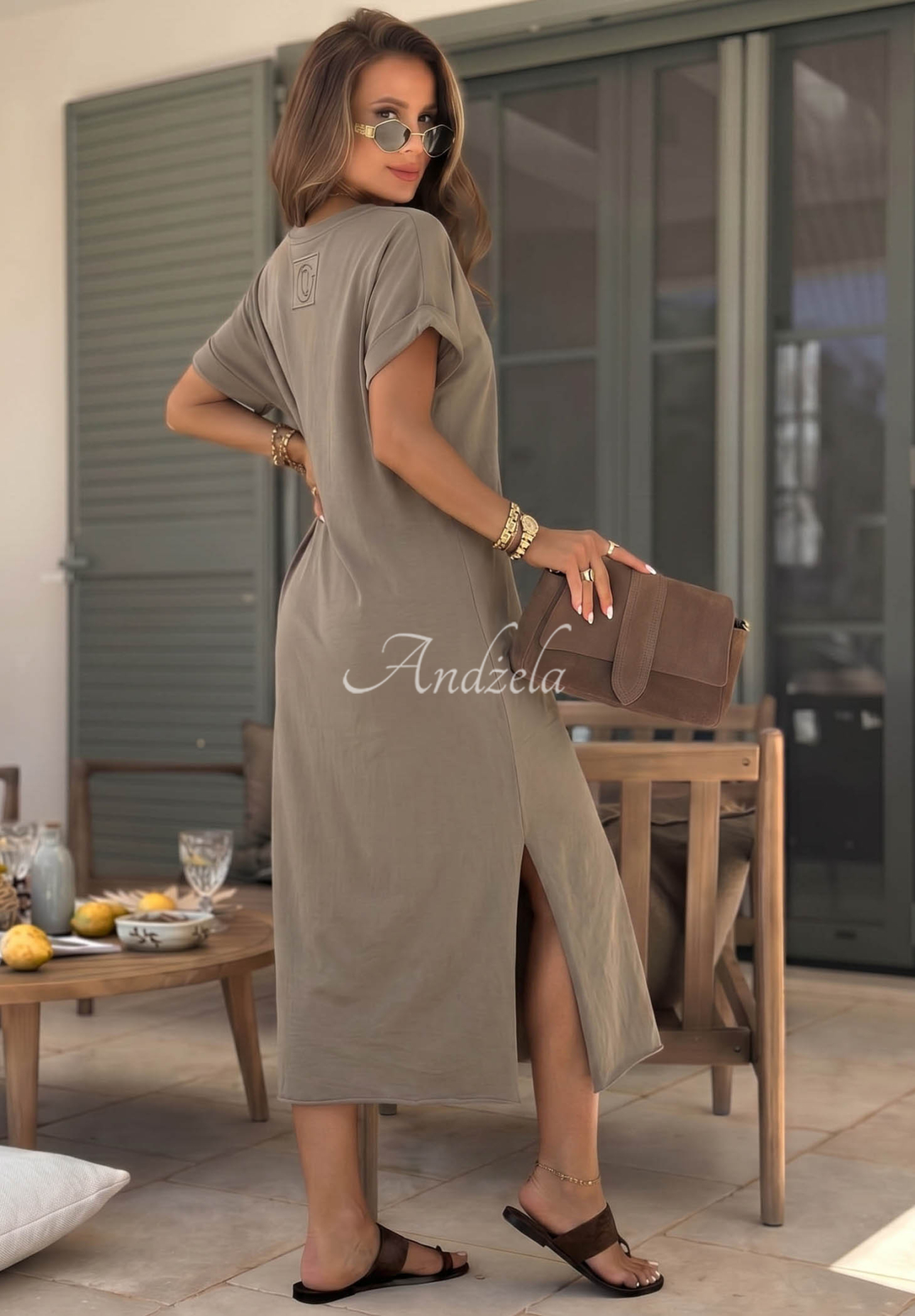 Šaty s výstřihem Your Own Life Mokka