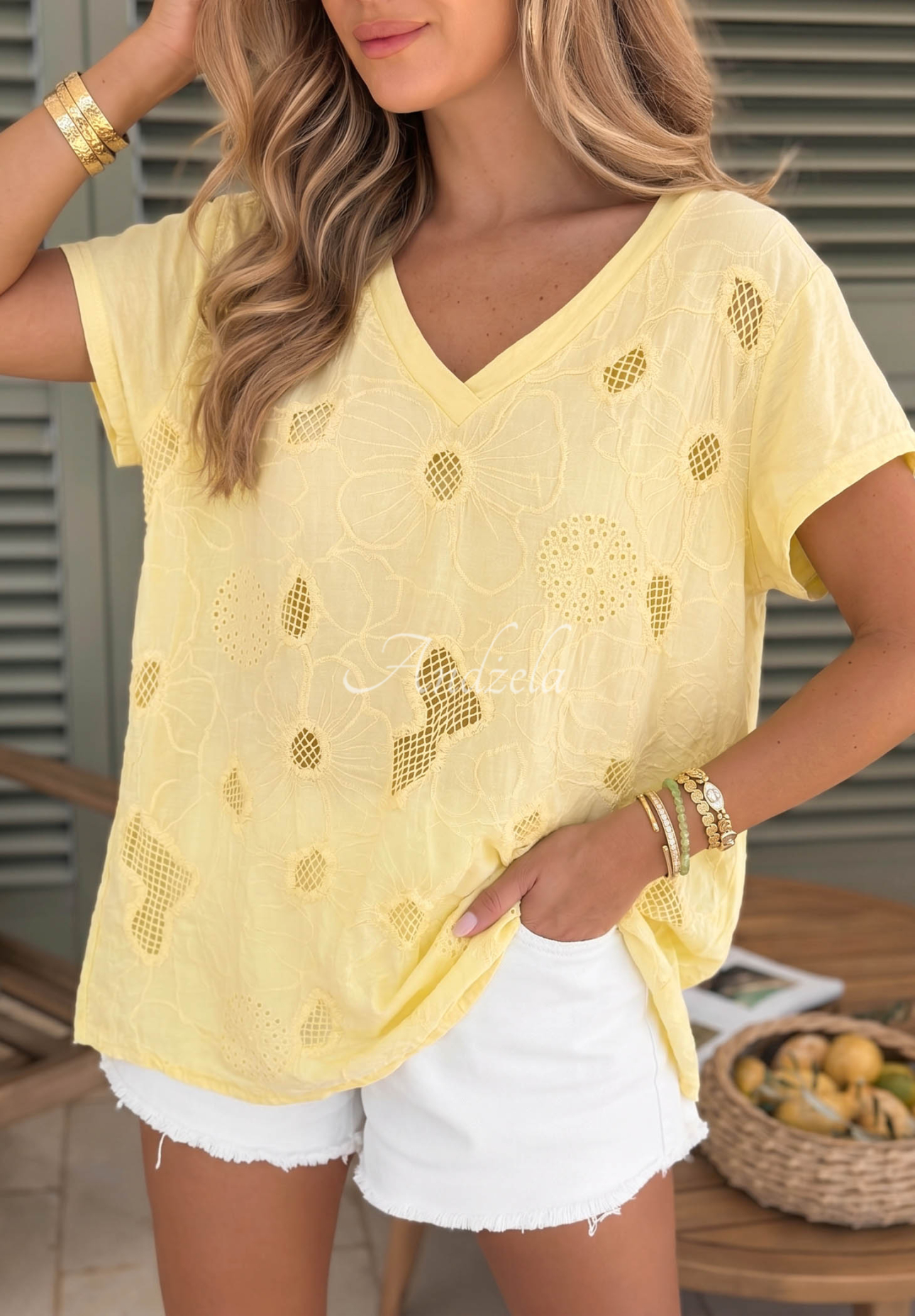 Ažurové bavlněné tričko s výstřihem Sol Riviera žlutá