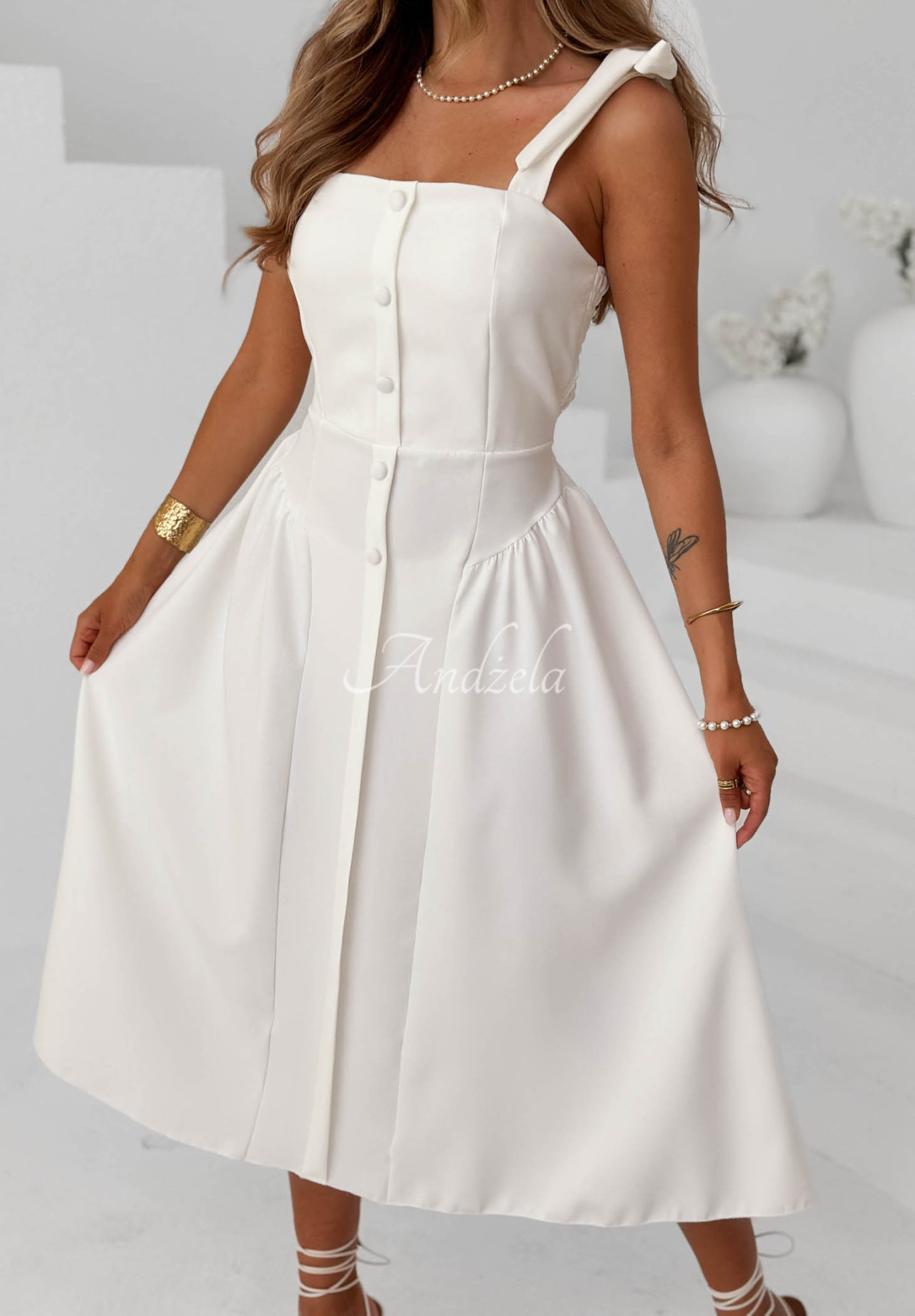 Midi šaty na vázaná ramínka Sunset Aura Bílá