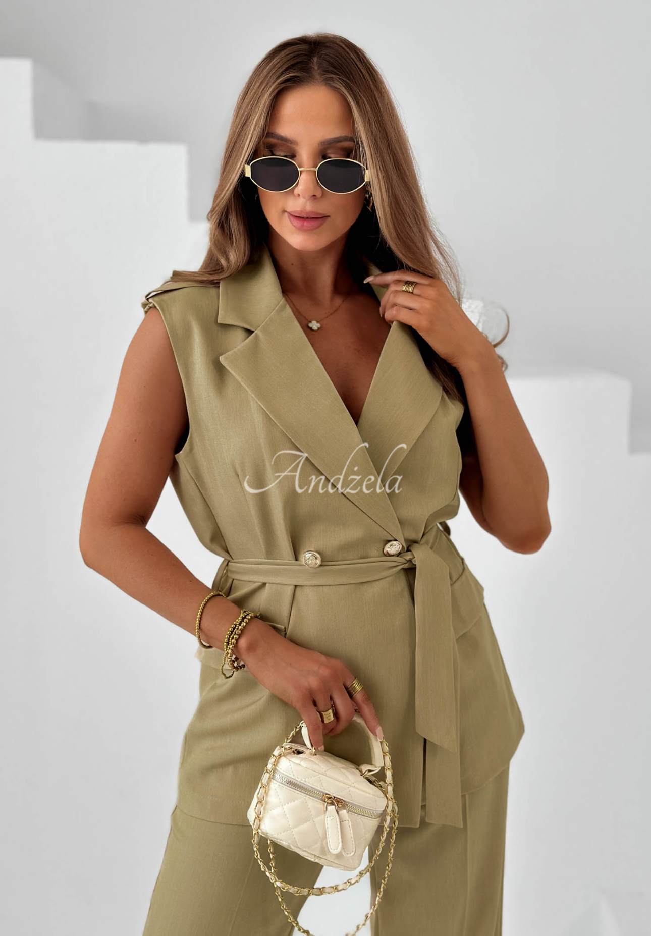 Elegantní vesta s páskem Sand Muse khaki