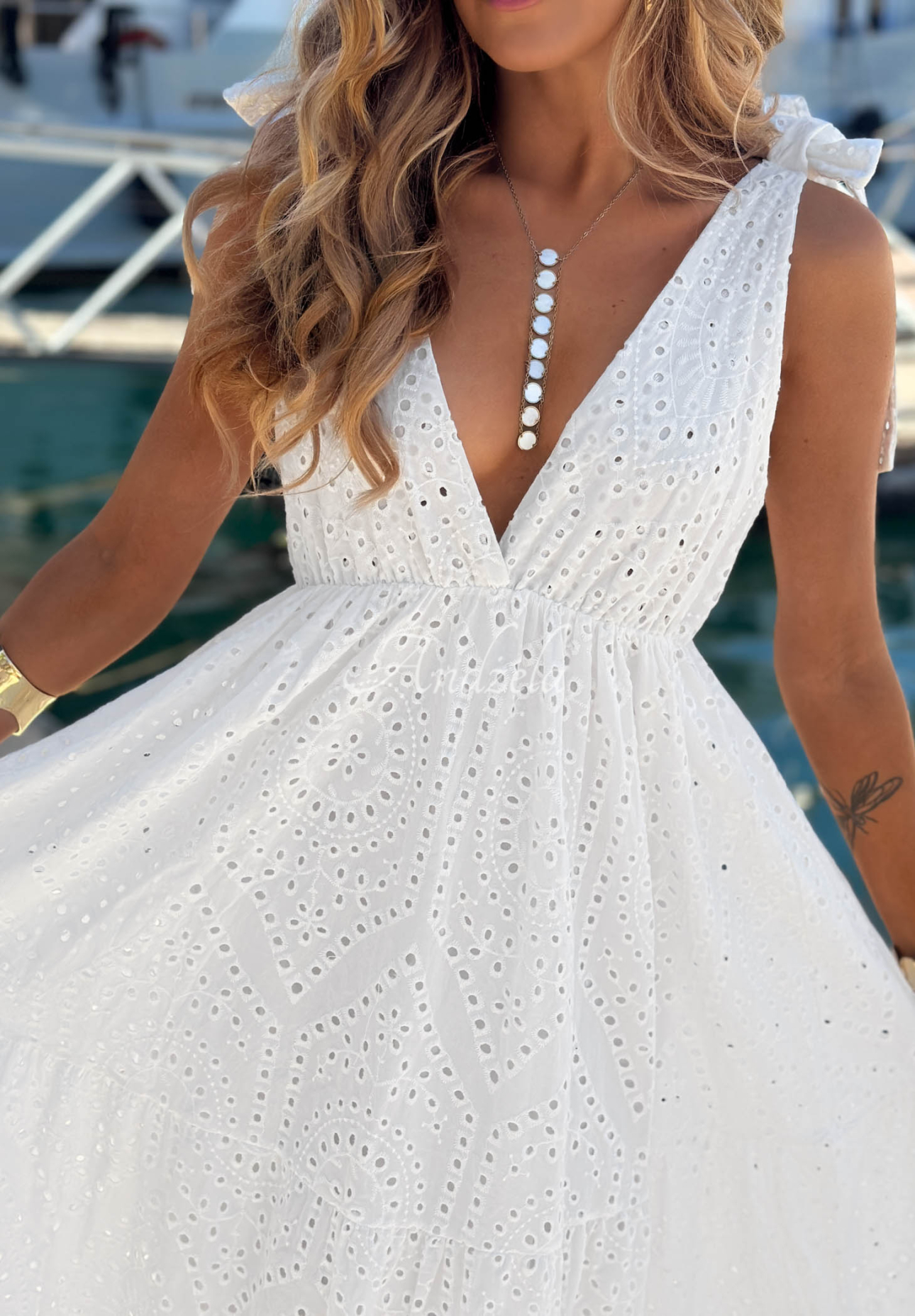 Ažurové maxi šaty na ramínkách v boho stylu z bavlny Sun Essence Bílá