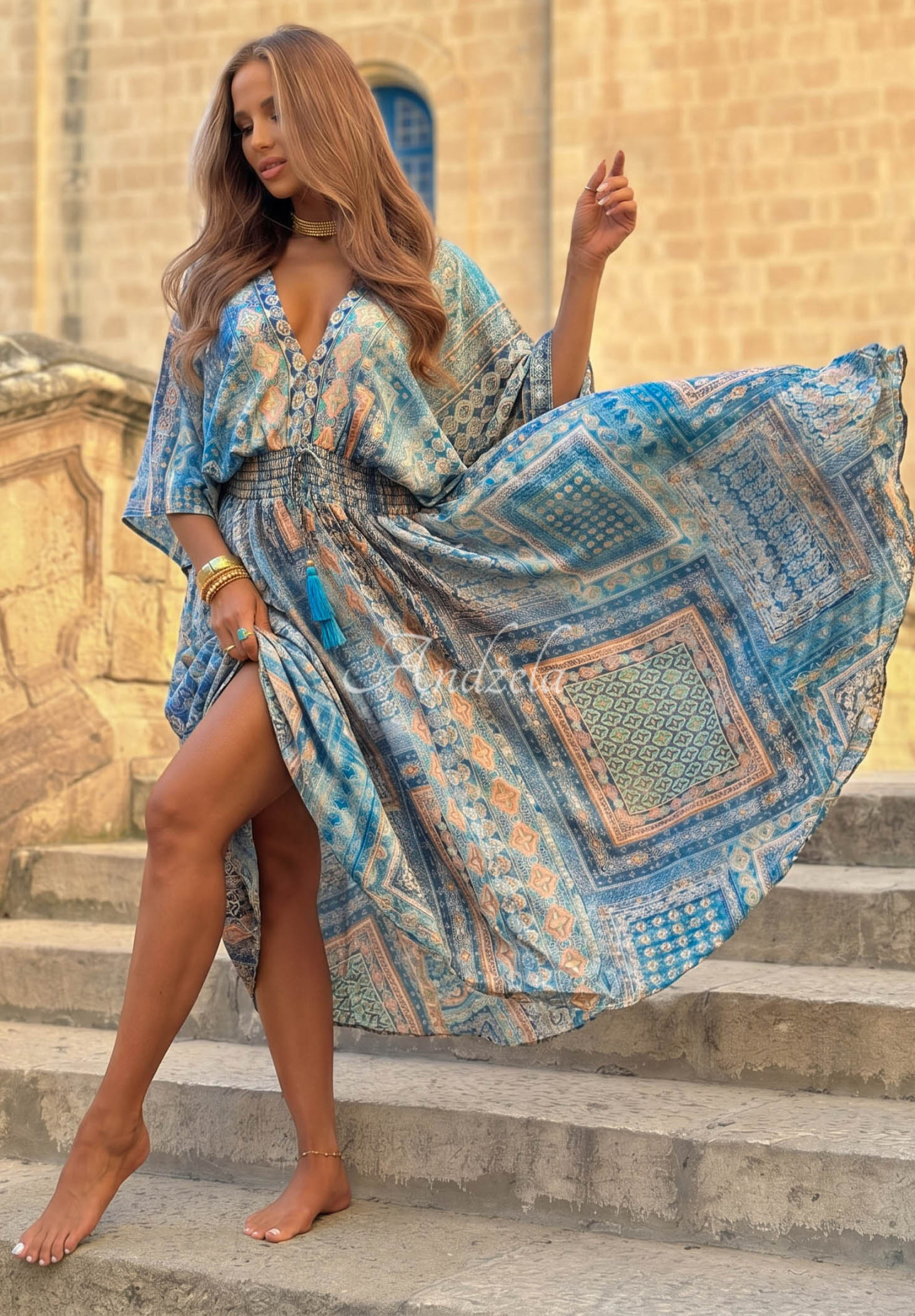 Vzorované maxi šaty se širokými rukávy Sun Rituals blankytná