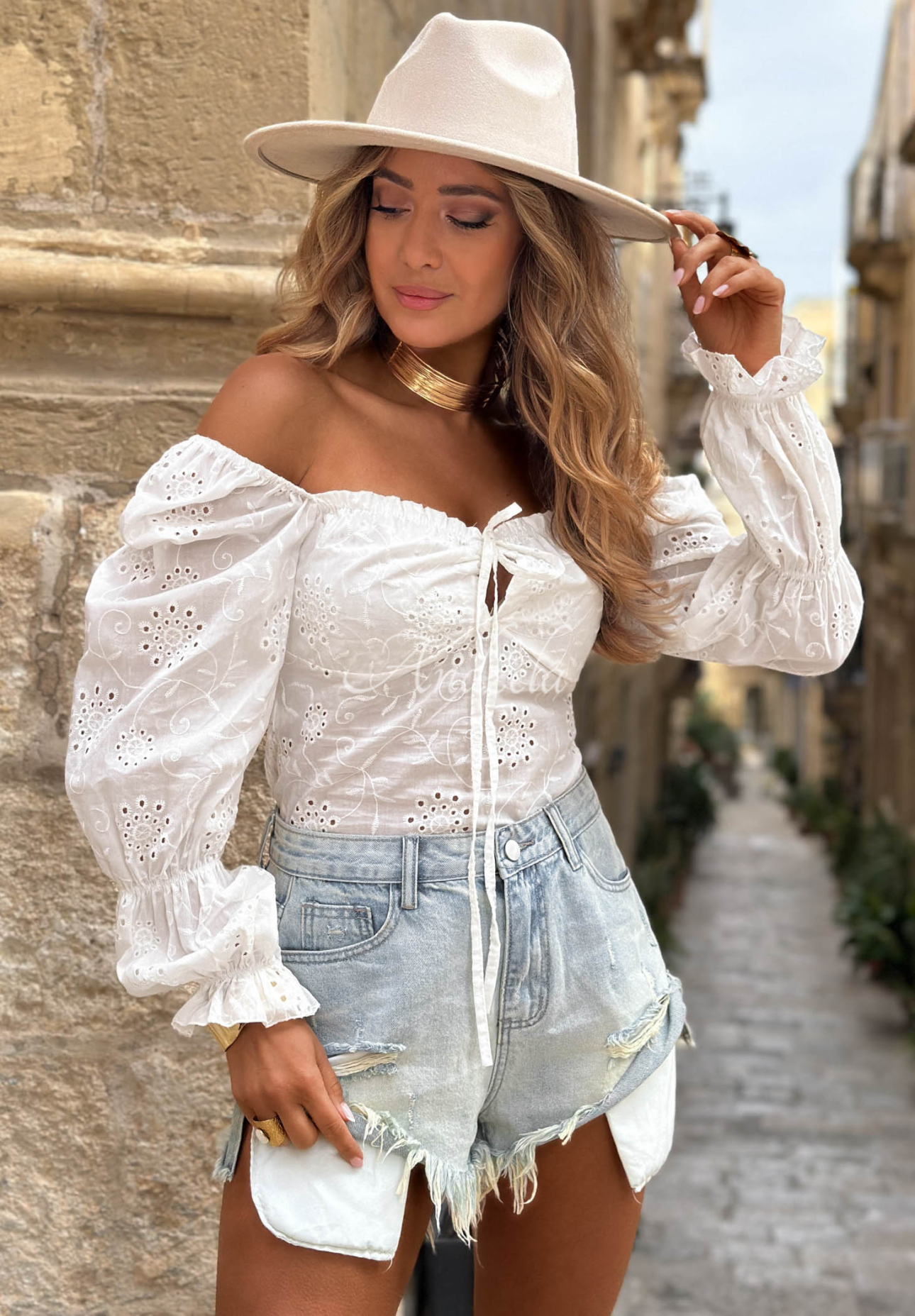 Krátká ažurová bavlněná halenka s nabíranými rukávy boho Sea Kiss Bílá