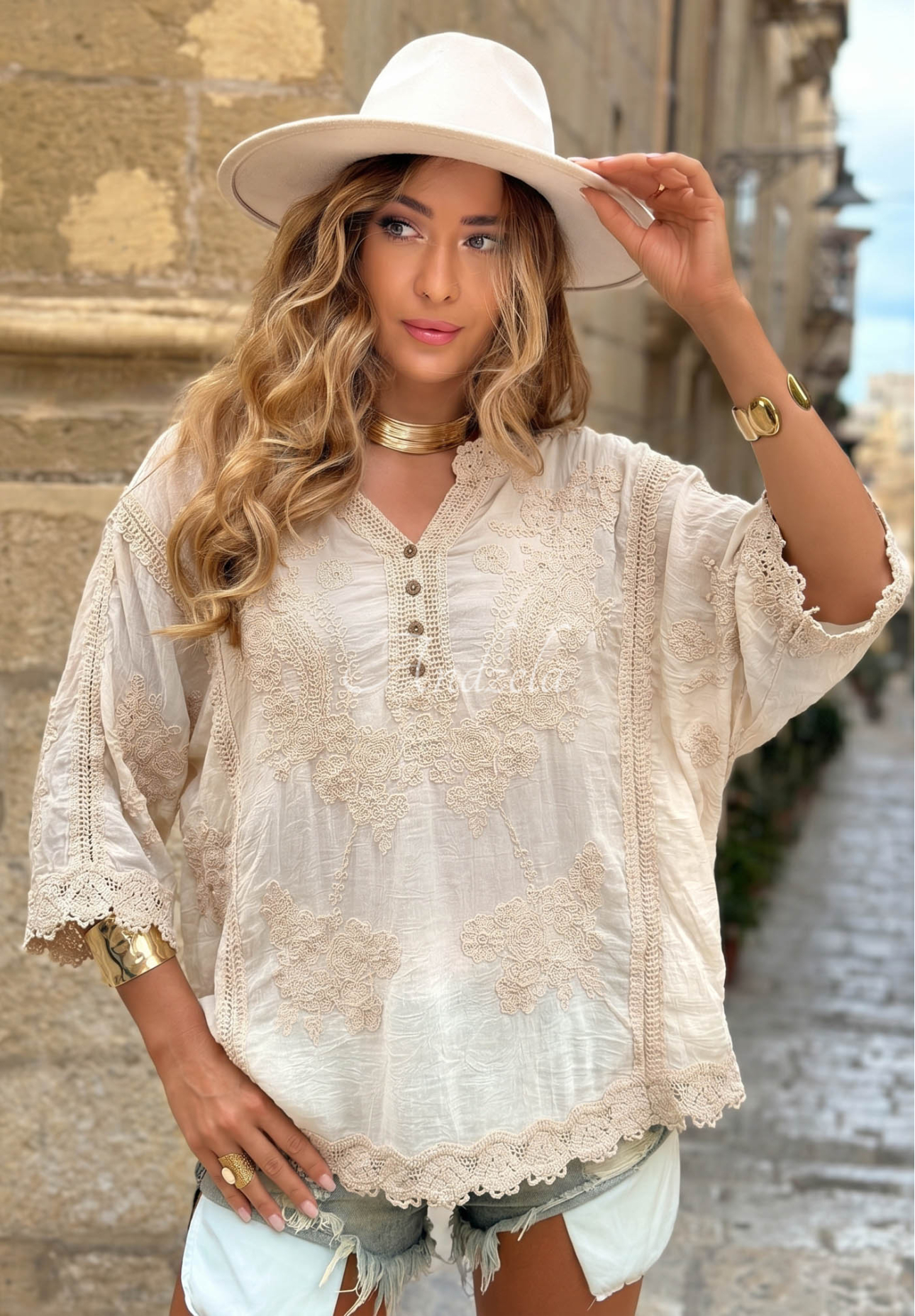 Vyšívaná bavlněná halenka s knoflíky a krajkou Sunny Breeze béžová