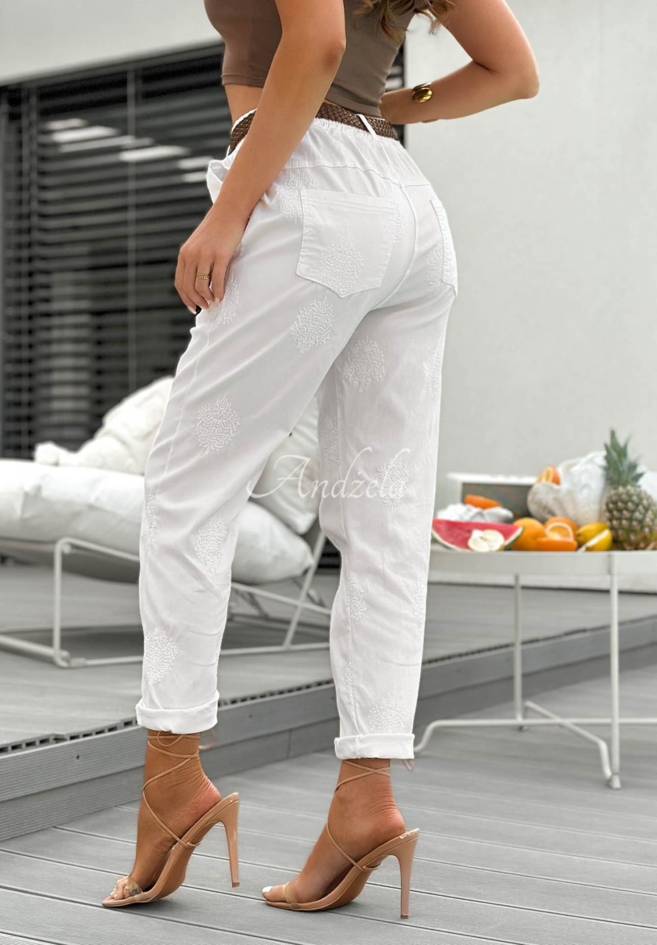 Látkové kalhoty mom fit s výšivkami z viskózy Your Way ecru