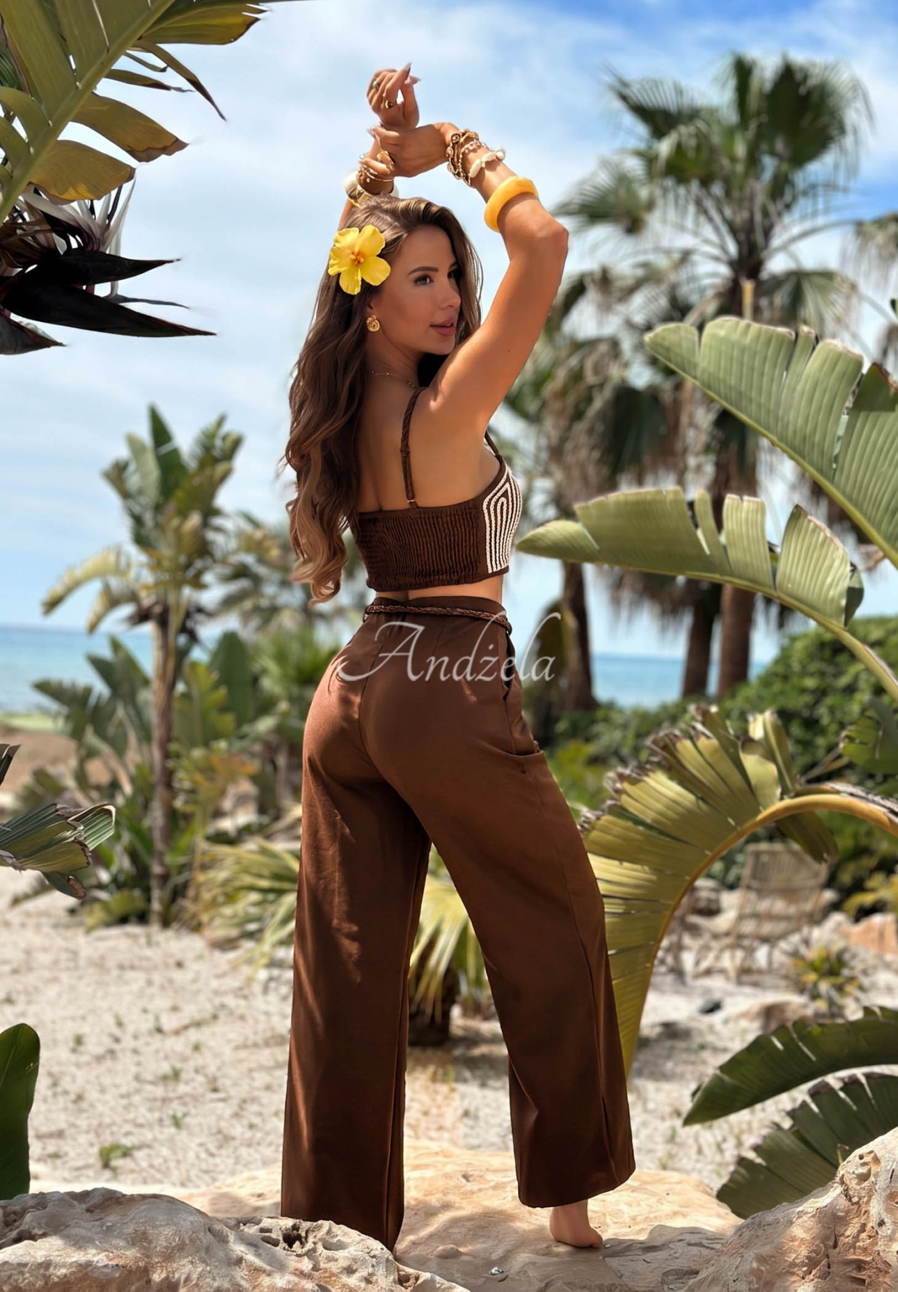 Souprava top a kalhoty wide leg s pletenou aplikací Palm Mirage čokoládový