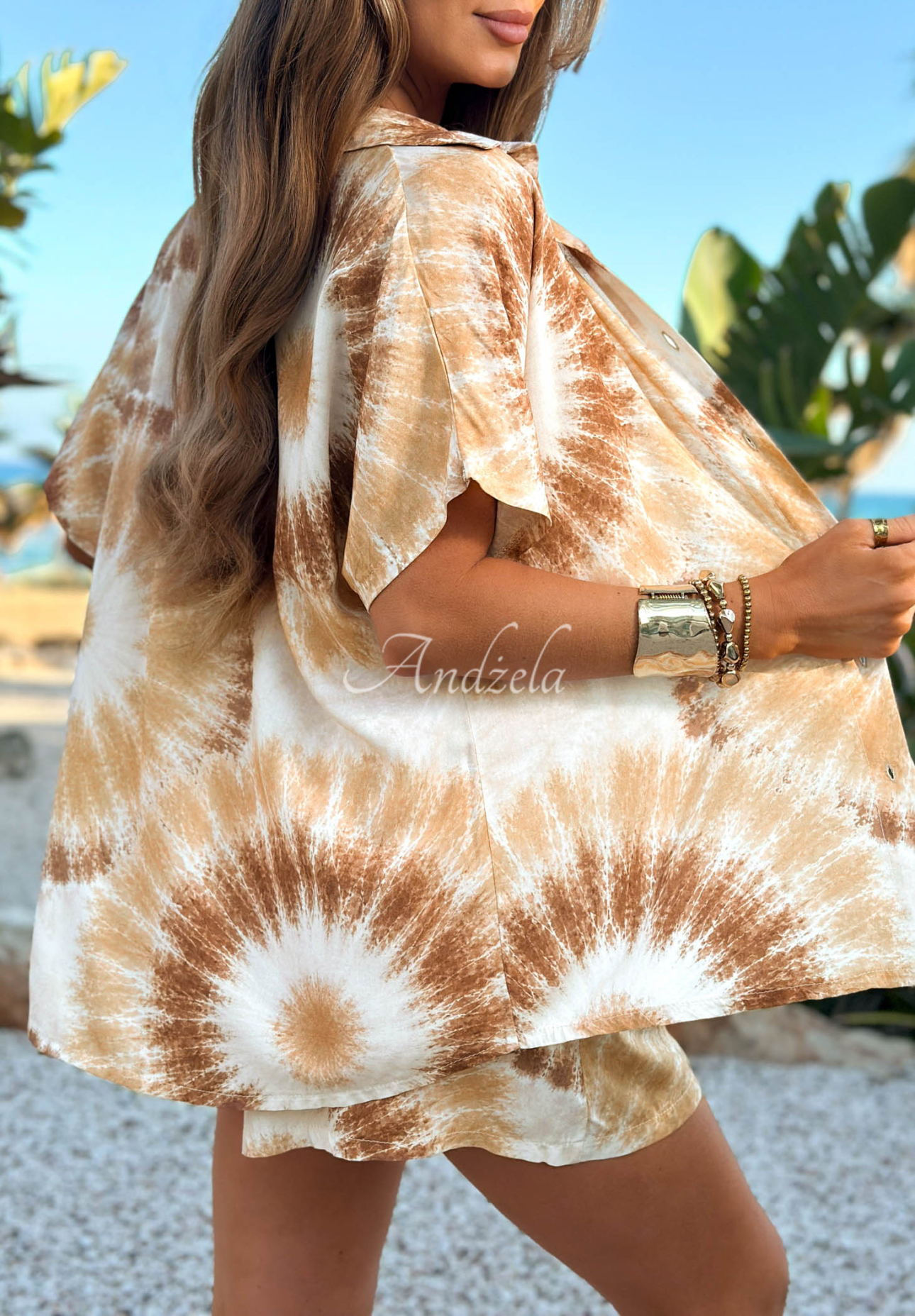 Viskózová souprava košile a krátké šortky tie dye Sandy Tropics bílo-velbloudí
