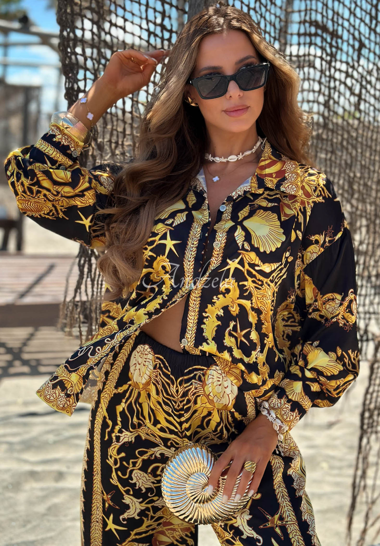 Saténová souprava košile a kalhoty wide leg z viskózy Golden Mare černo-zlatá