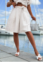 Krótkie materiálové spodenki w paski Yacht Season ecru