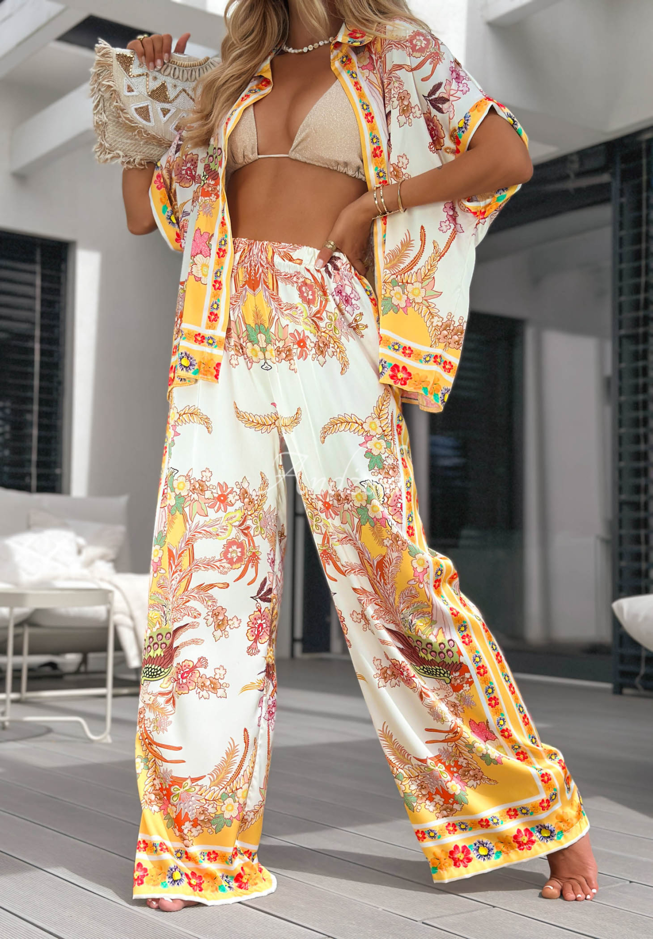 Vzorovaná souprava košile a kalhoty wide leg Solar Muse bílo-žlutá